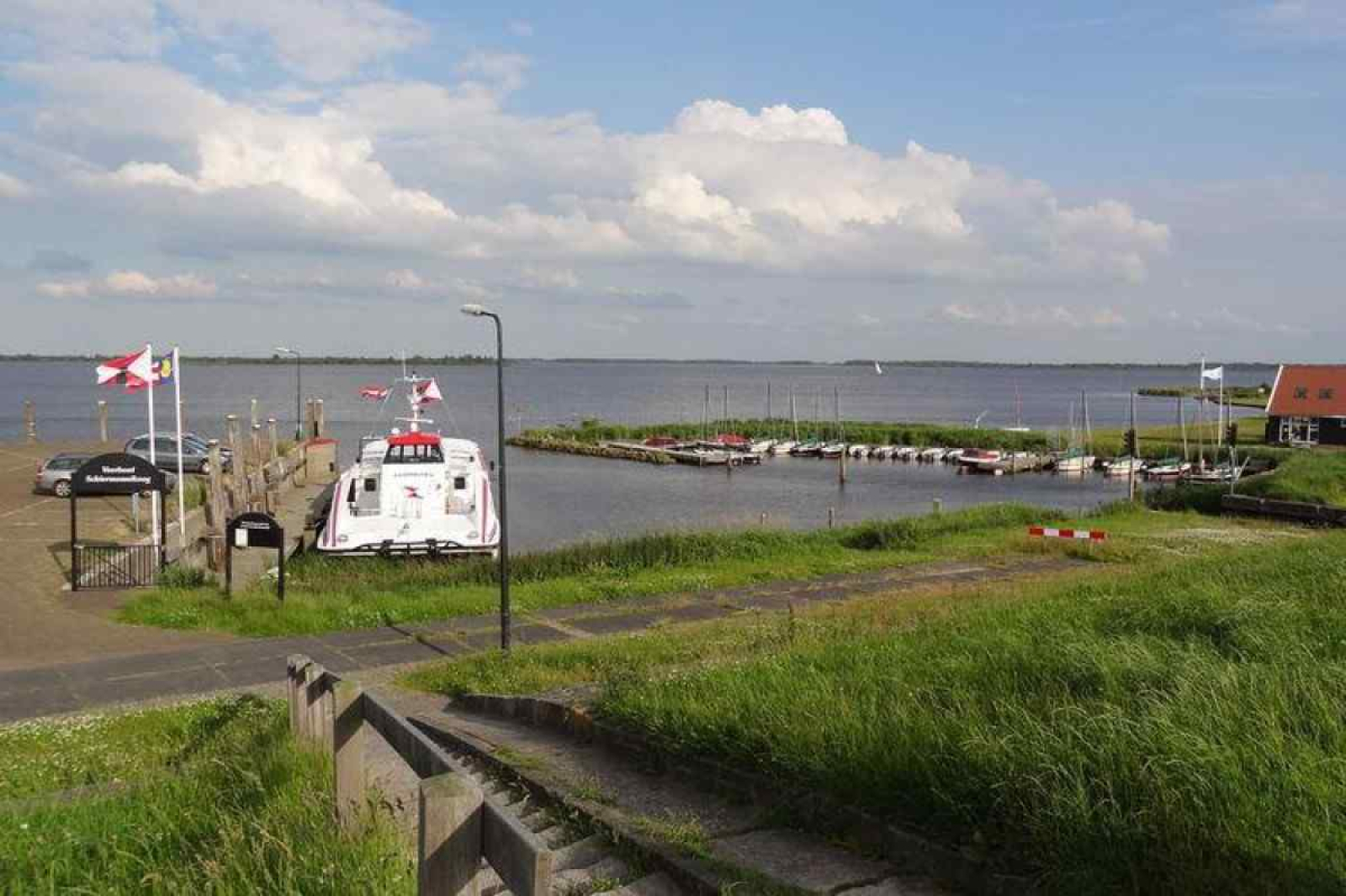 vrijstaande-6-persoons-woning-aan-het-lauwersmeer-in-friesland