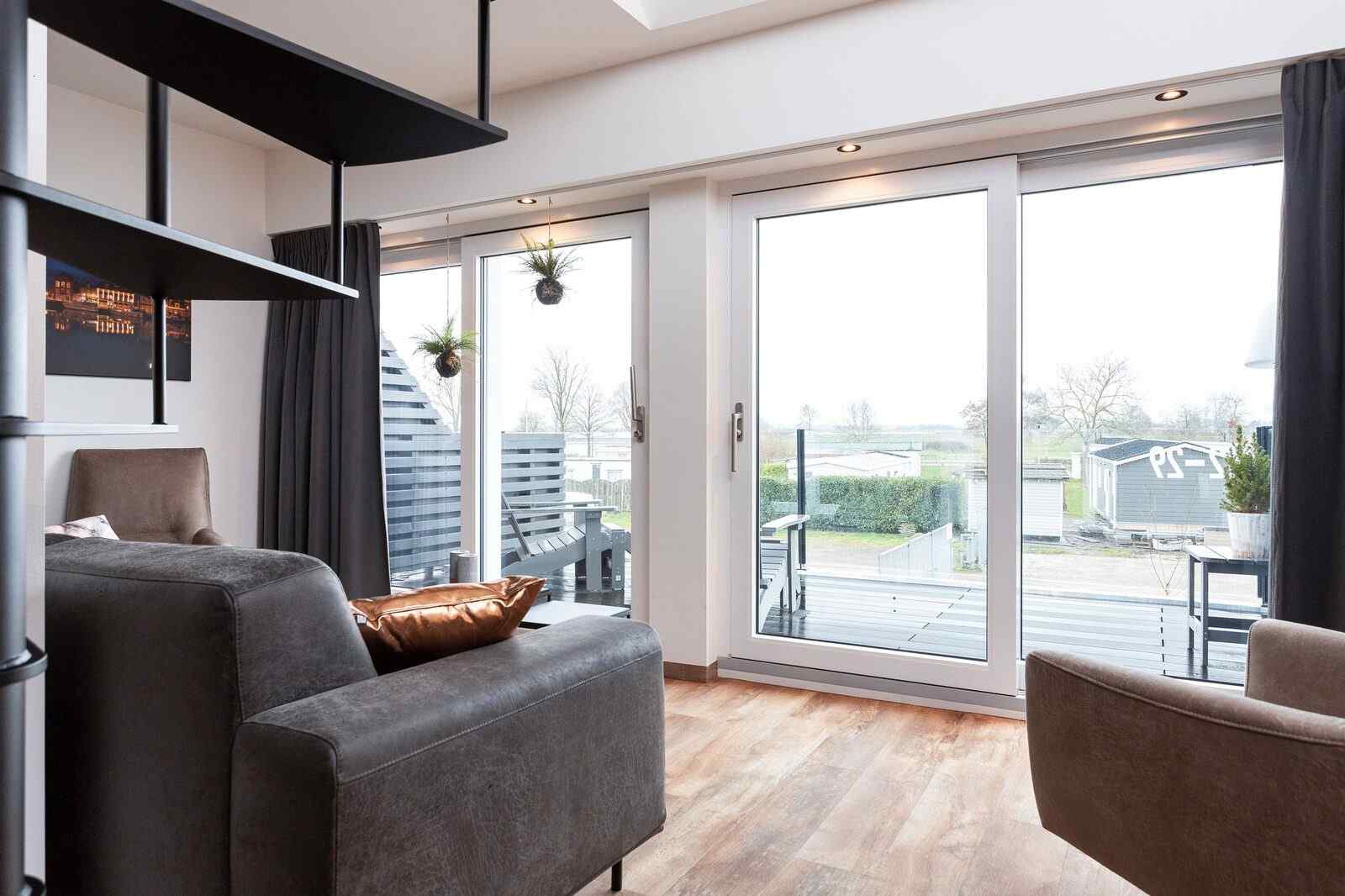 prachtig-en-luxe-2-persoons-appartement-aan-het-sneekermeer