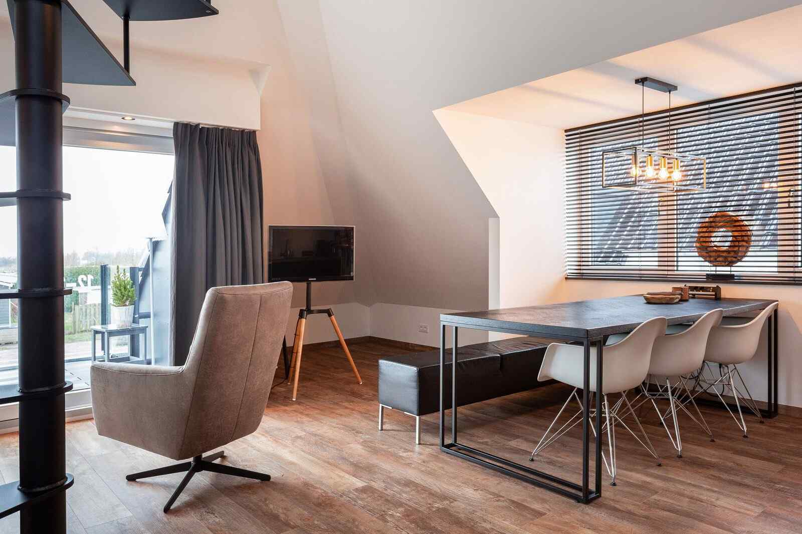 prachtig-en-luxe-2-persoons-appartement-aan-het-sneekermeer