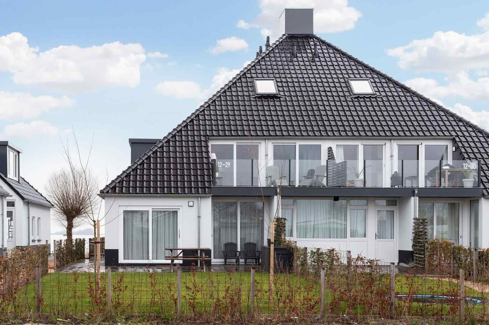 prachtig-en-luxe-2-persoons-appartement-aan-het-sneekermeer