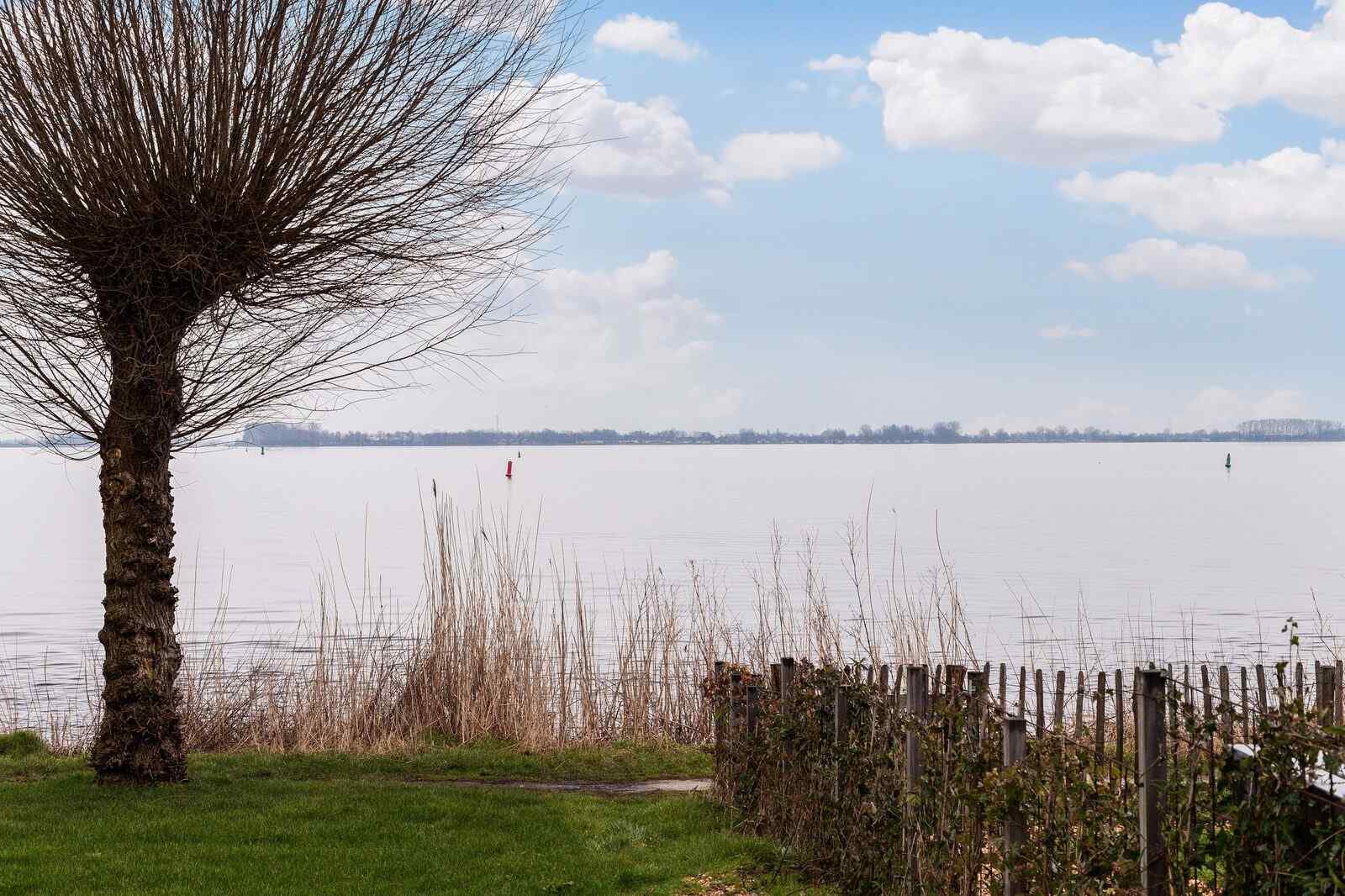 prachtig-en-luxe-2-persoons-appartement-aan-het-sneekermeer