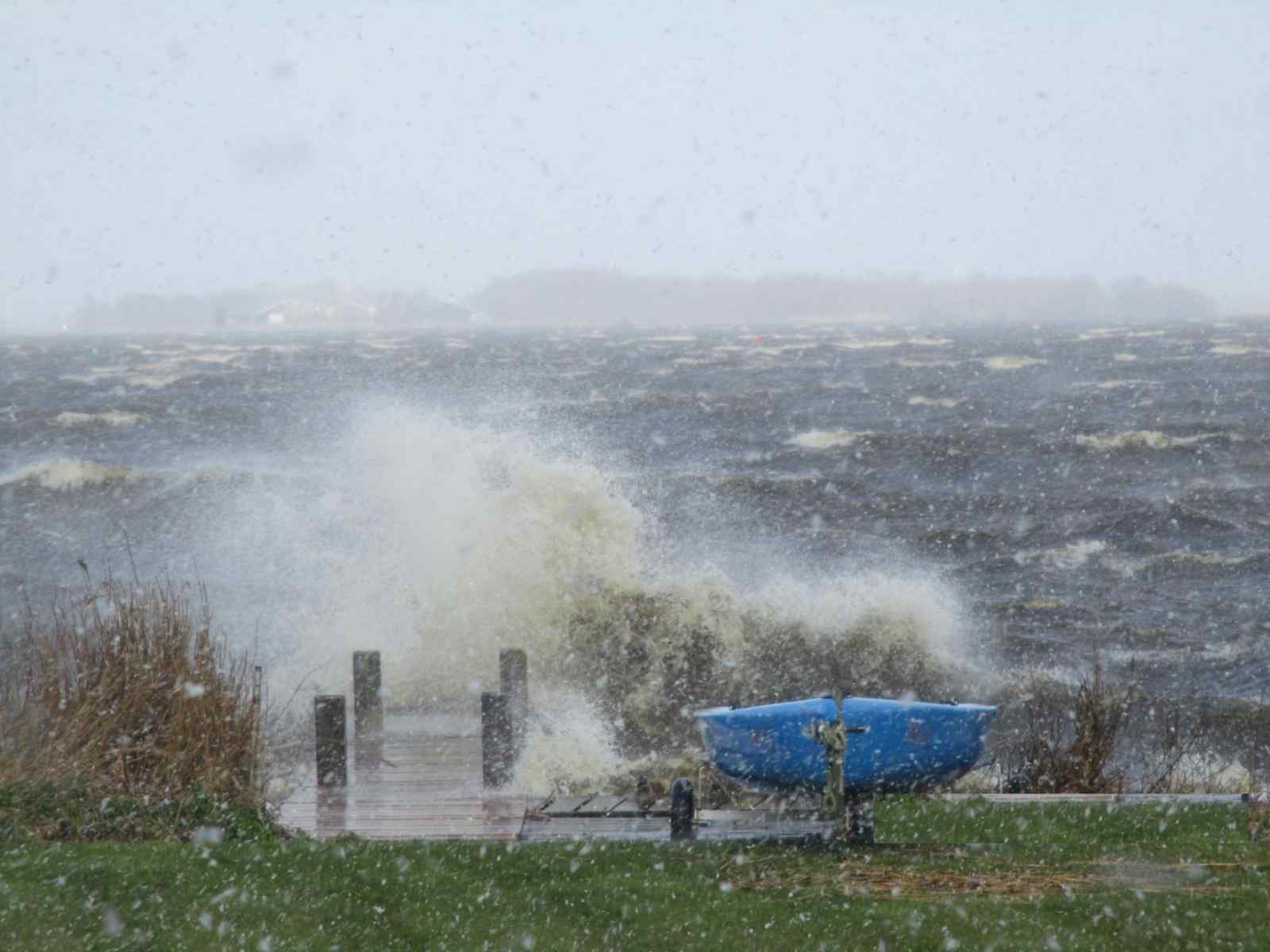 heerlijk-6-persoons-vakantiehuis-aan-het-water-in-friesland