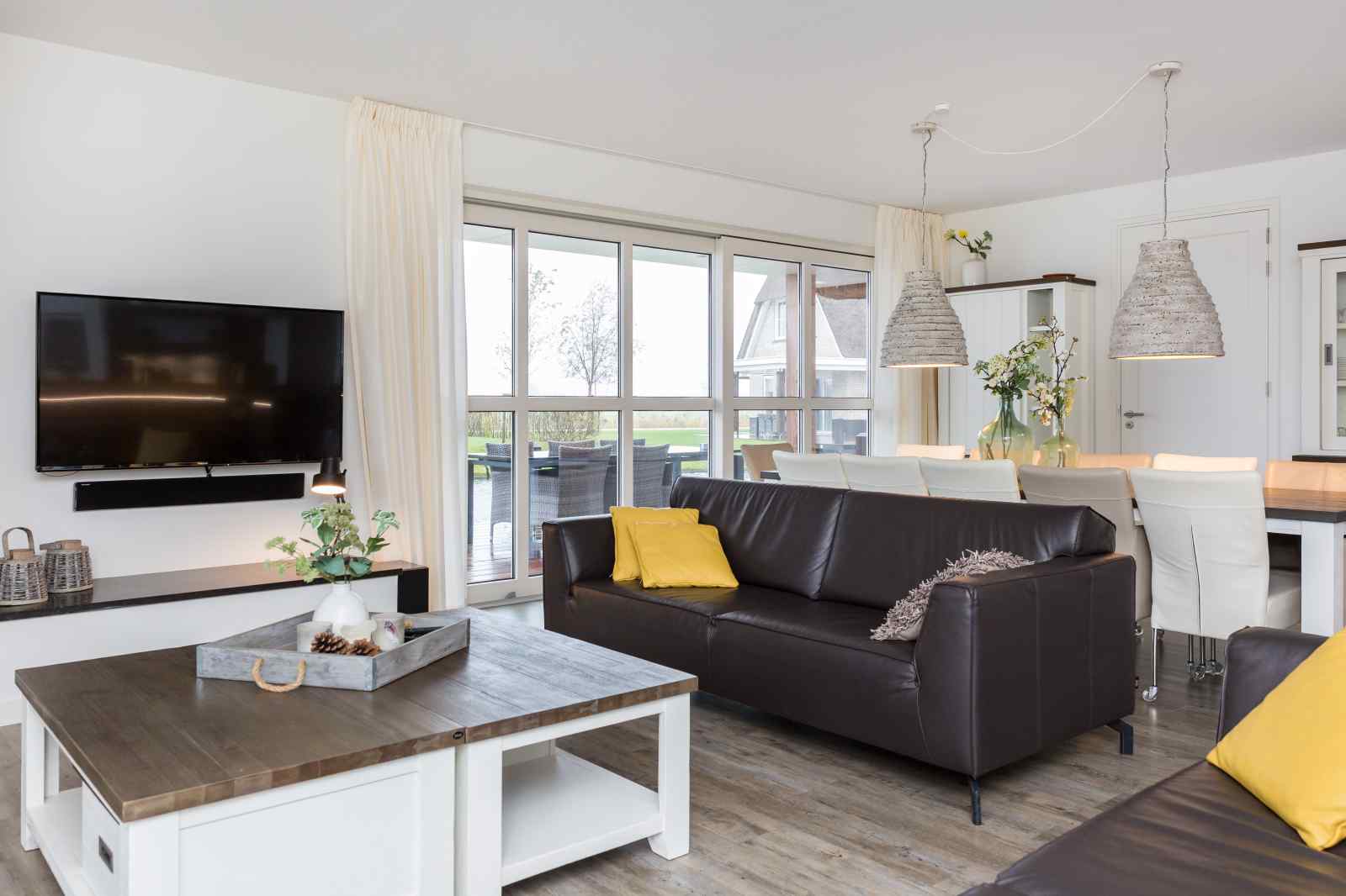 luxe-12-persoons-villa-met-prive-sauna-aan-het-tjeukemeer-in-friesland