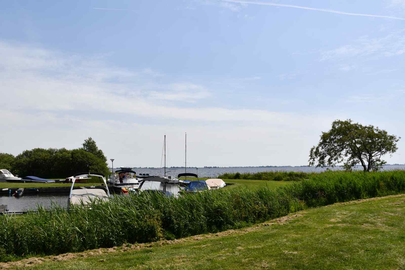 prachtig-landelijk-gelegen-5-persoons-vakantiehuis-met-grote-tuin-nabij-het-tjeukemeer