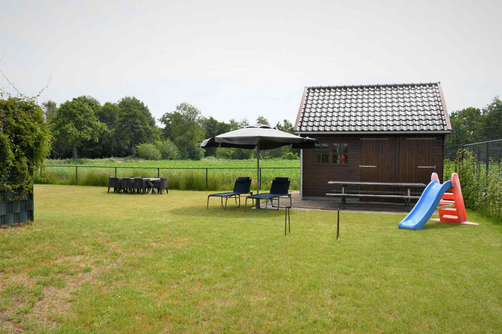 prachtig-landelijk-gelegen-5-persoons-vakantiehuis-met-grote-tuin-nabij-het-tjeukemeer