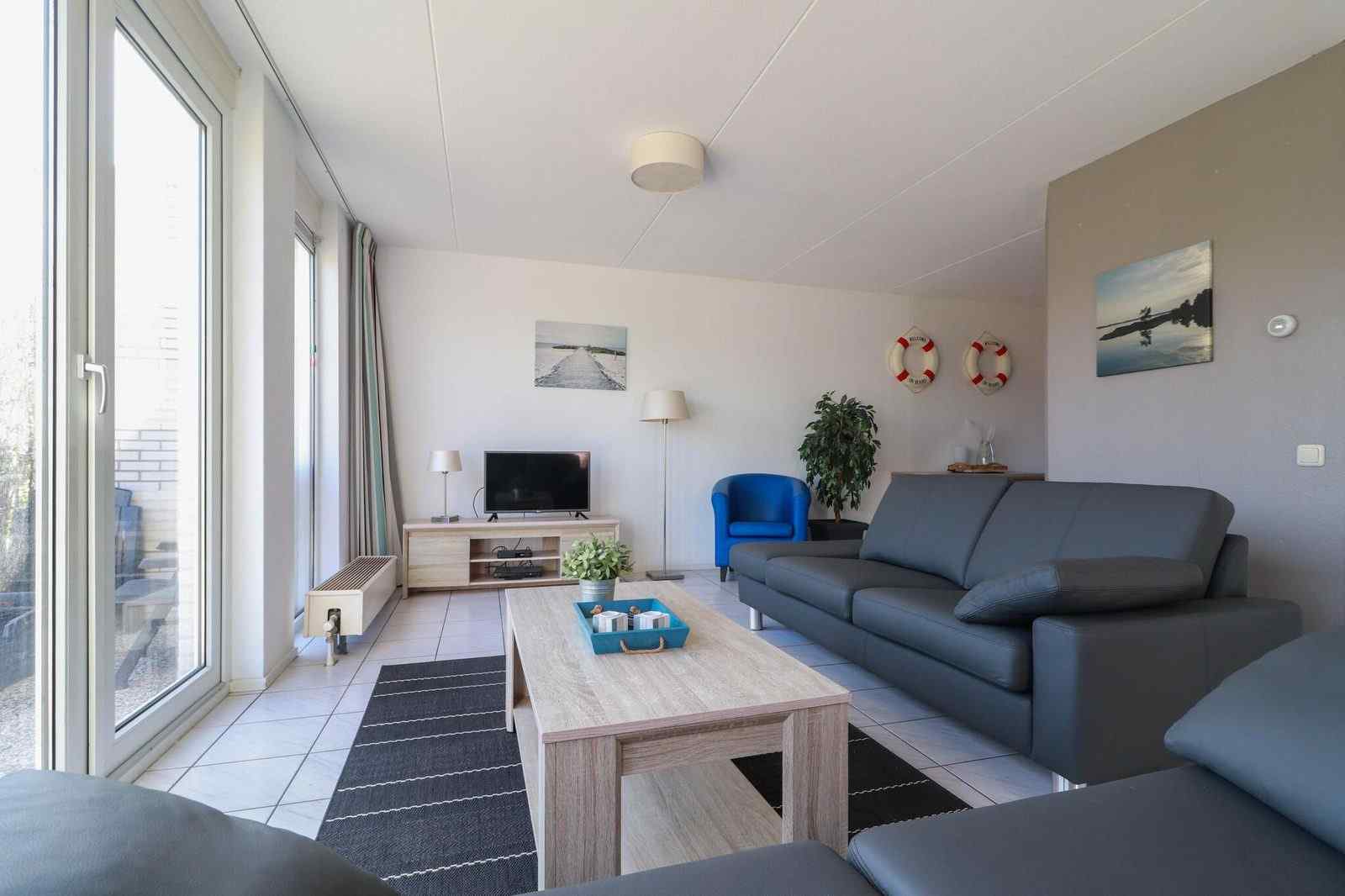 prachtig-6-persoons-vakantiehuis-op-beach-resort-makkum-in-friesland