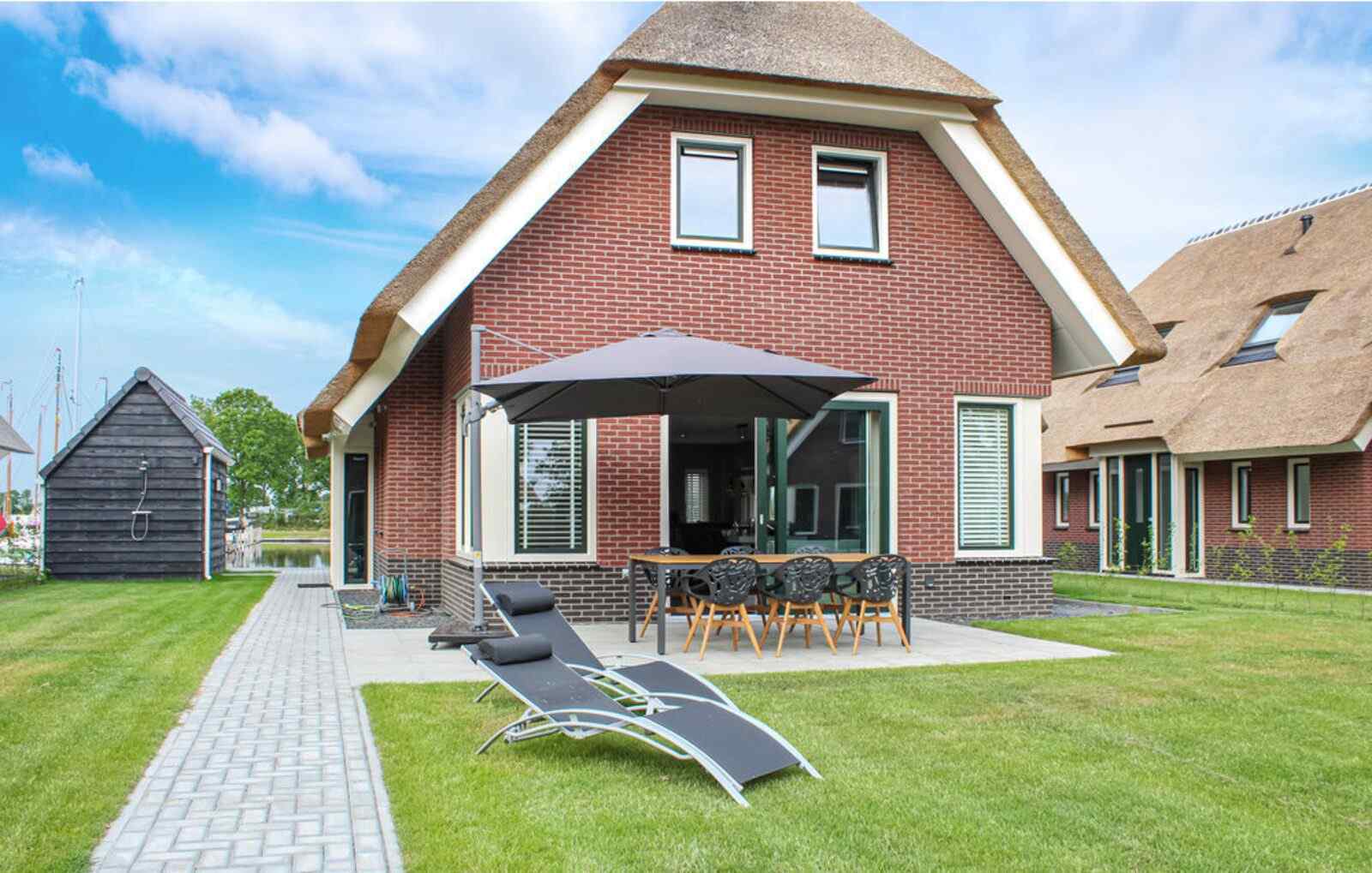 ruime-villa-voor-6-personen-aan-het-water-in-friesland