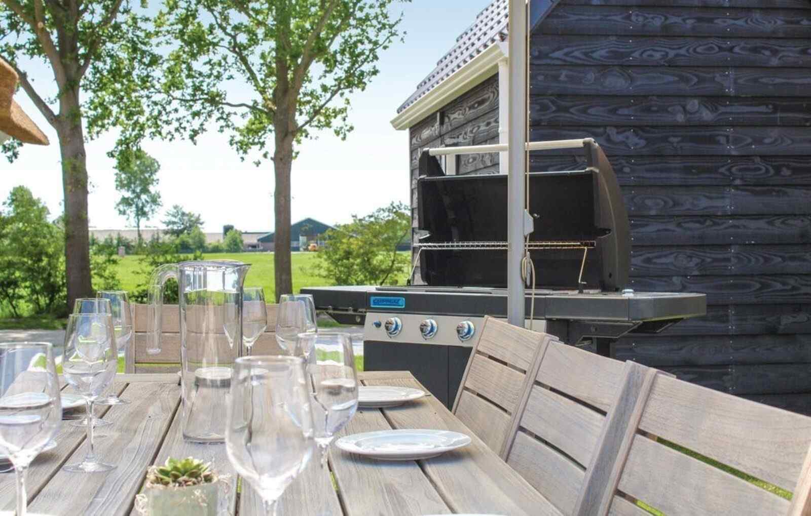 huisdiervriendelijke-luxe-villa-met-sauna-aan-de-friese-meren