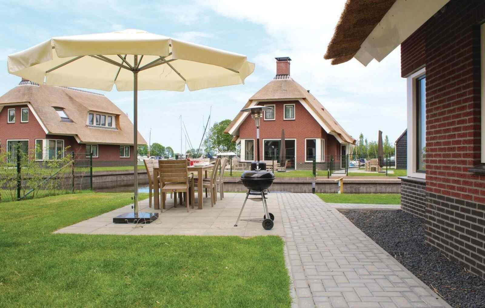 8-persoons-huisdiervriendelijke-wellnessvilla-met-sauna-aan-de-friese-meren