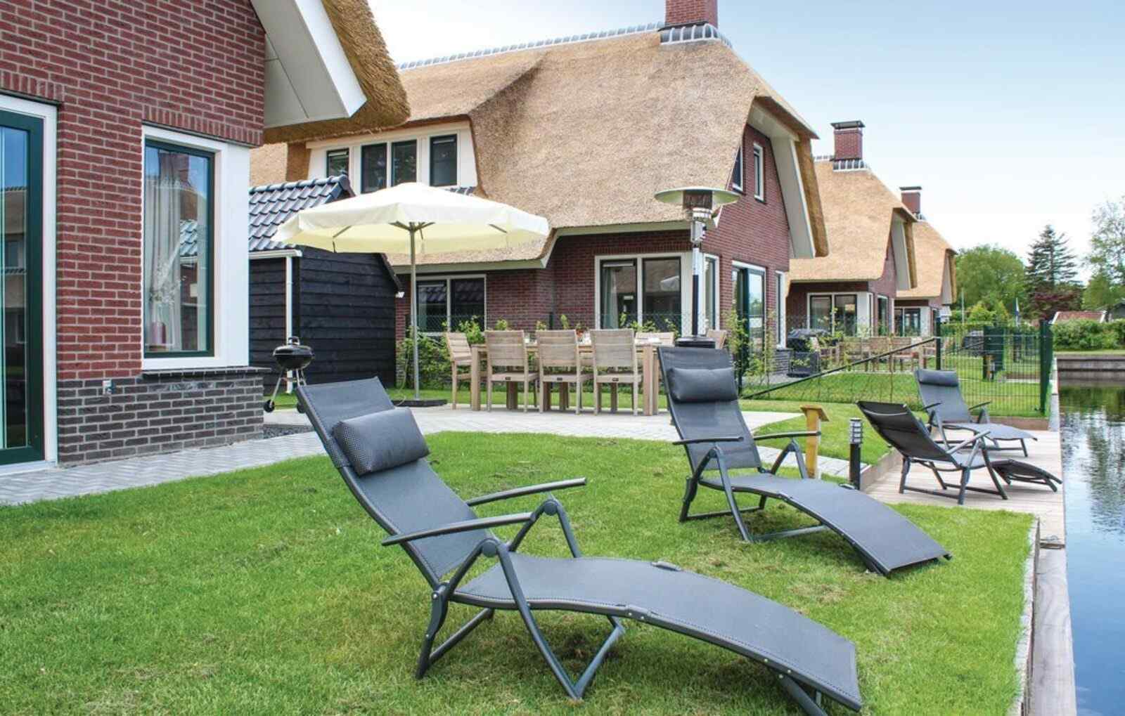 8-persoons-huisdiervriendelijke-wellnessvilla-met-sauna-aan-de-friese-meren