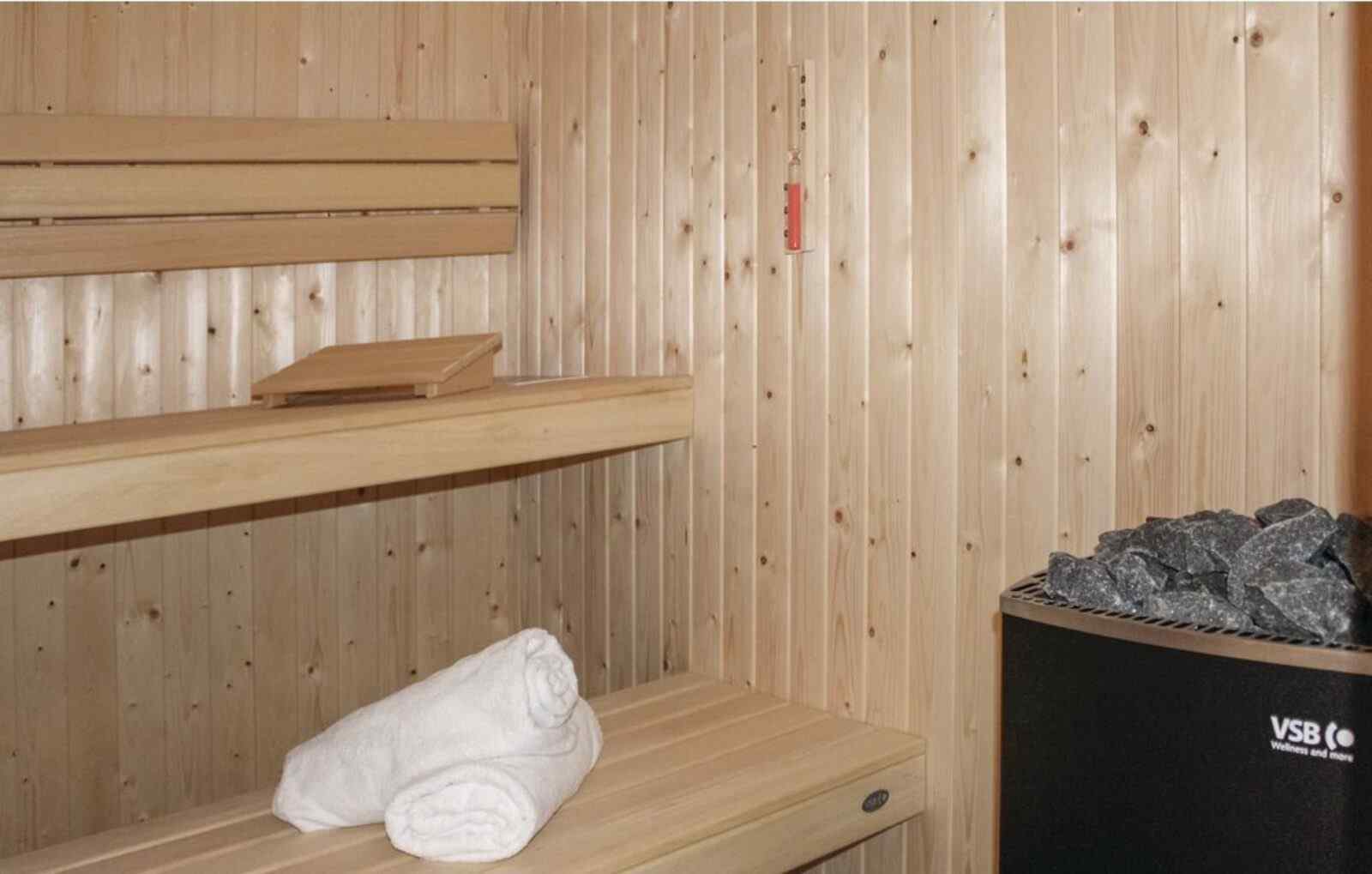 8-persoons-huisdiervriendelijke-wellnessvilla-met-sauna-aan-de-friese-meren