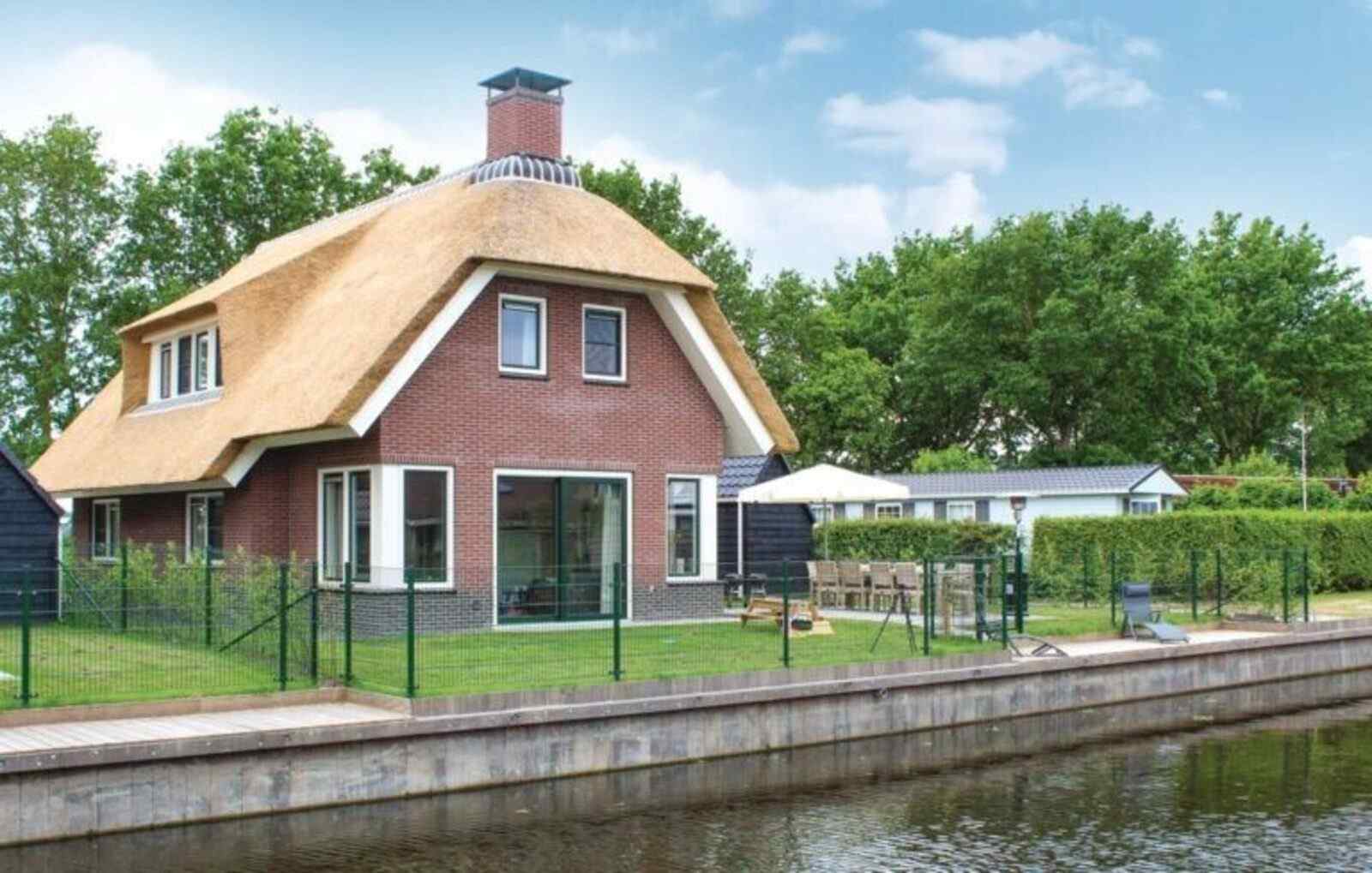 Kindvriendelijke villa voor 10 personen aan het water in Friesland