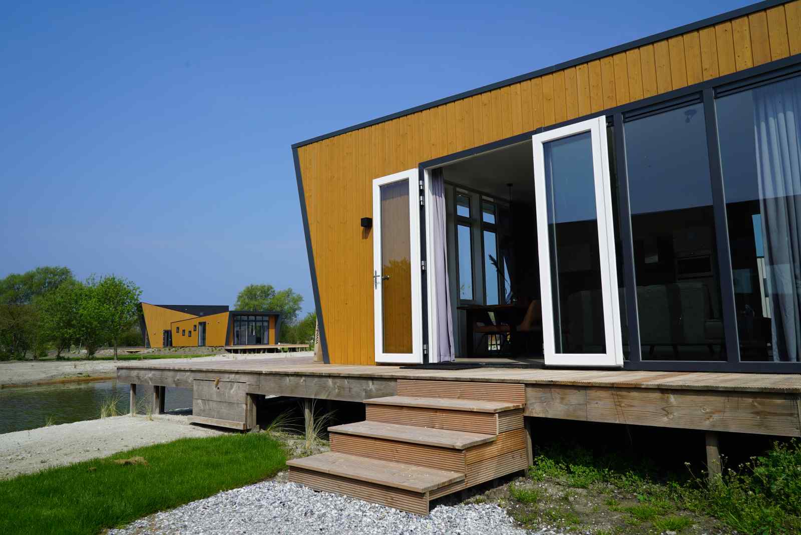 sfeervol-6-persoons-chalet-aan-het-ijsselmeer-op-een-vakantiepark-in-hindeloopen