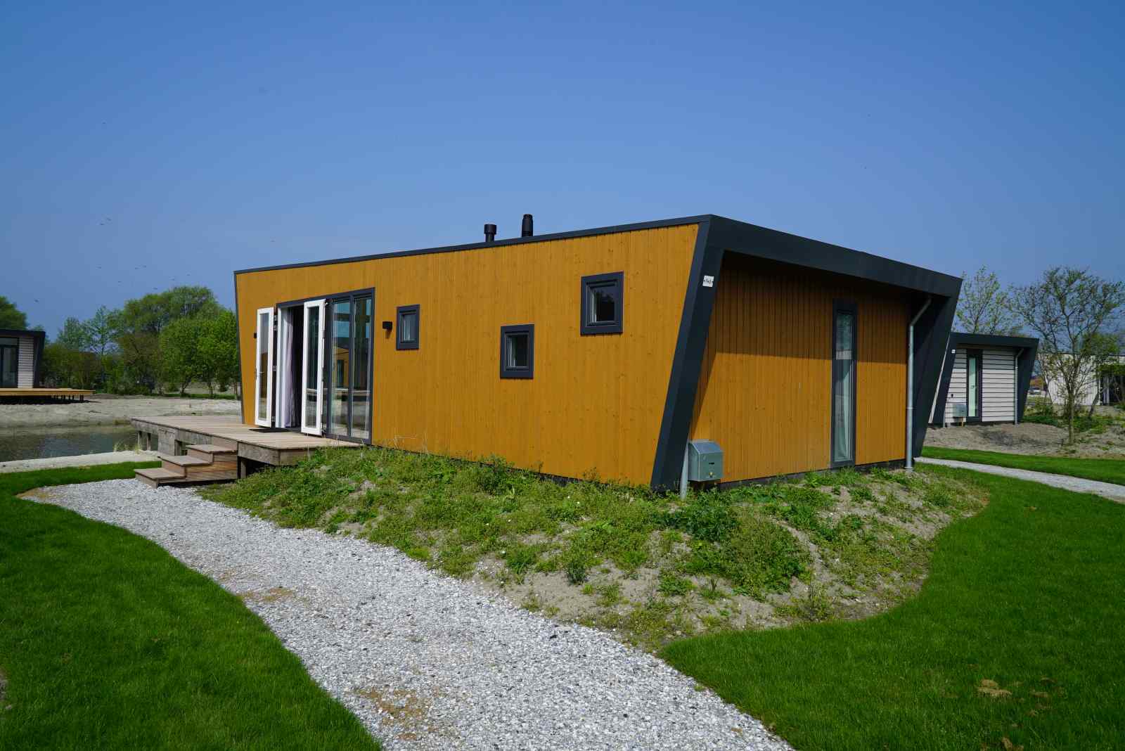 sfeervol-6-persoons-chalet-aan-het-ijsselmeer-op-een-vakantiepark-in-hindeloopen