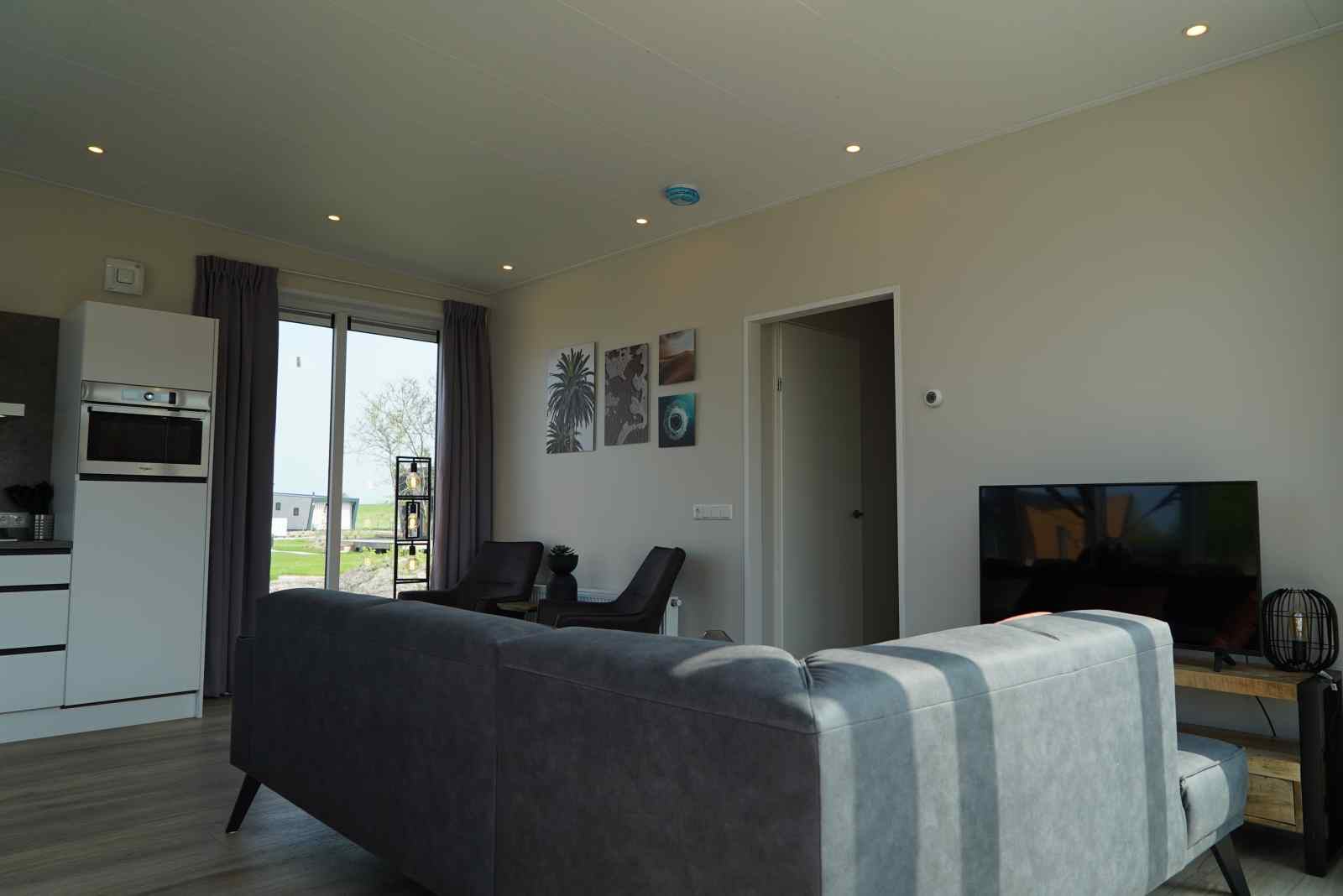 sfeervol-6-persoons-chalet-aan-het-ijsselmeer-op-een-vakantiepark-in-hindeloopen