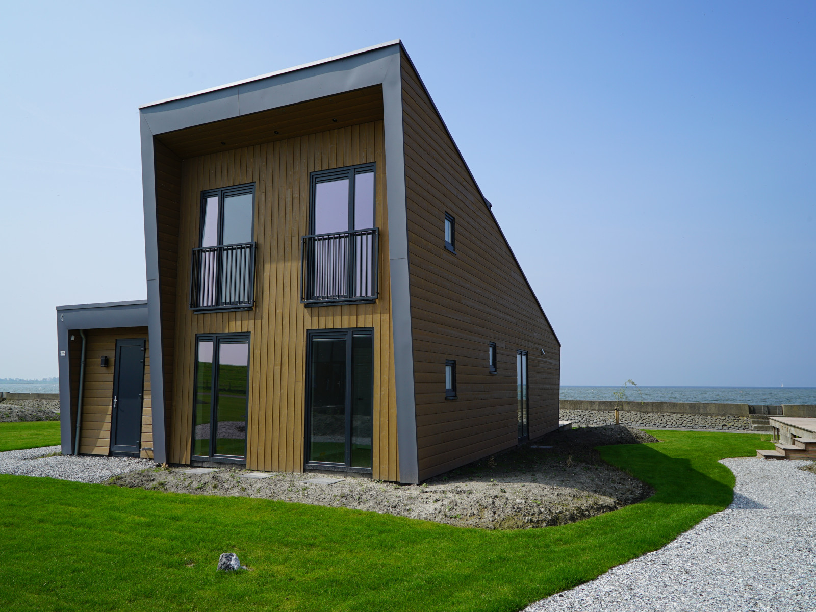 ruime-chalet-voor-10-personen-aan-het-ijsselmeer-op-een-vakantiepark-in-hindeloopen