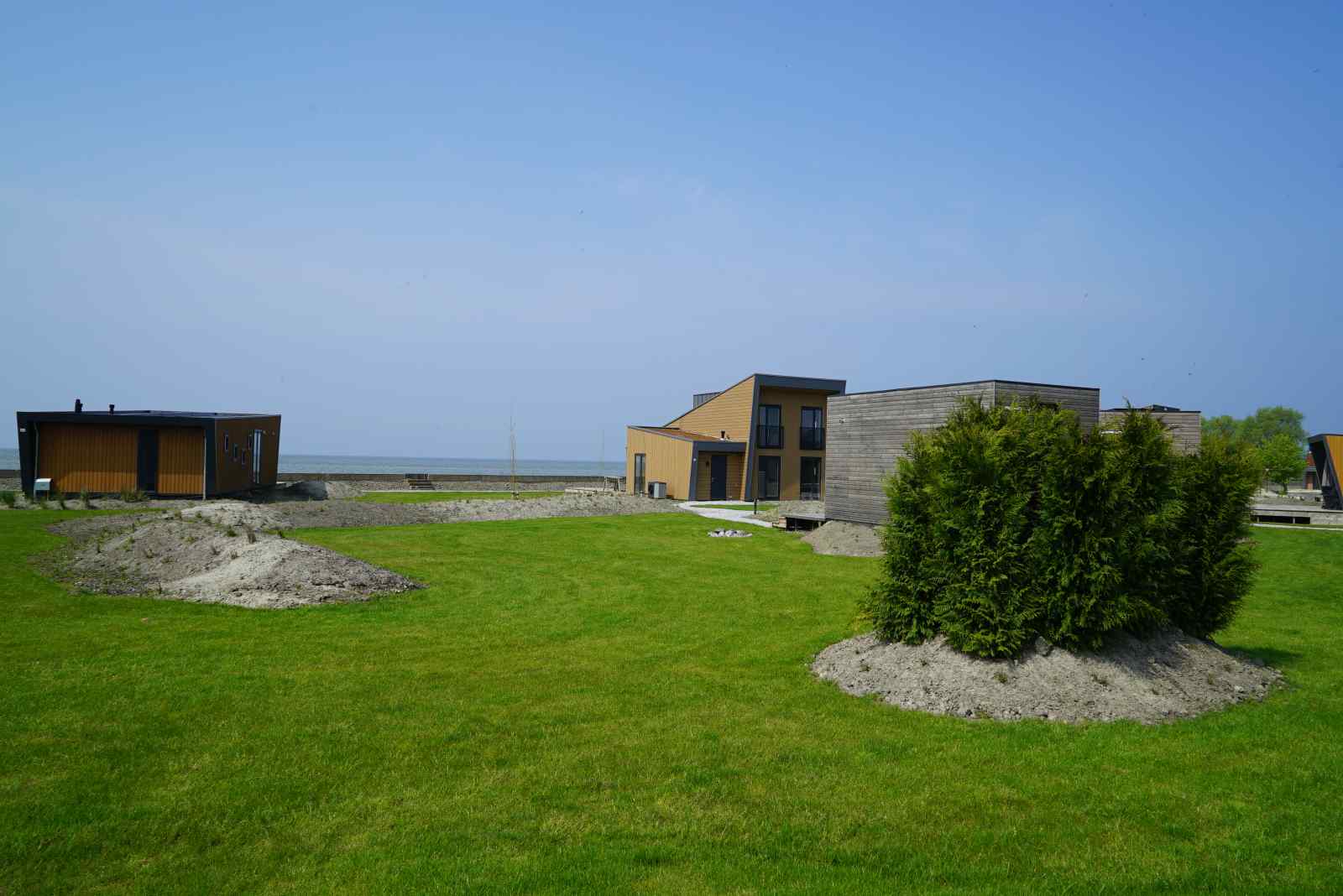 gezellig-tiny-house-voor-2-personen-aan-het-ijsselmeer-op-een-vakantiepark-in-hindeloopen