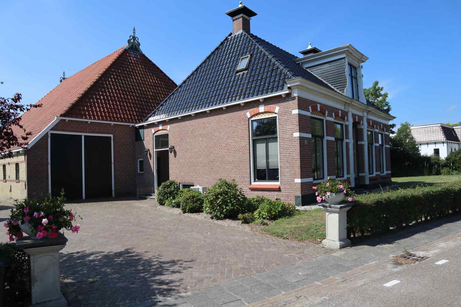 prachtige-ruim-ingerichte-6-persoons-woonboerderij-in-oudeschoot-nabij-oranjewoud