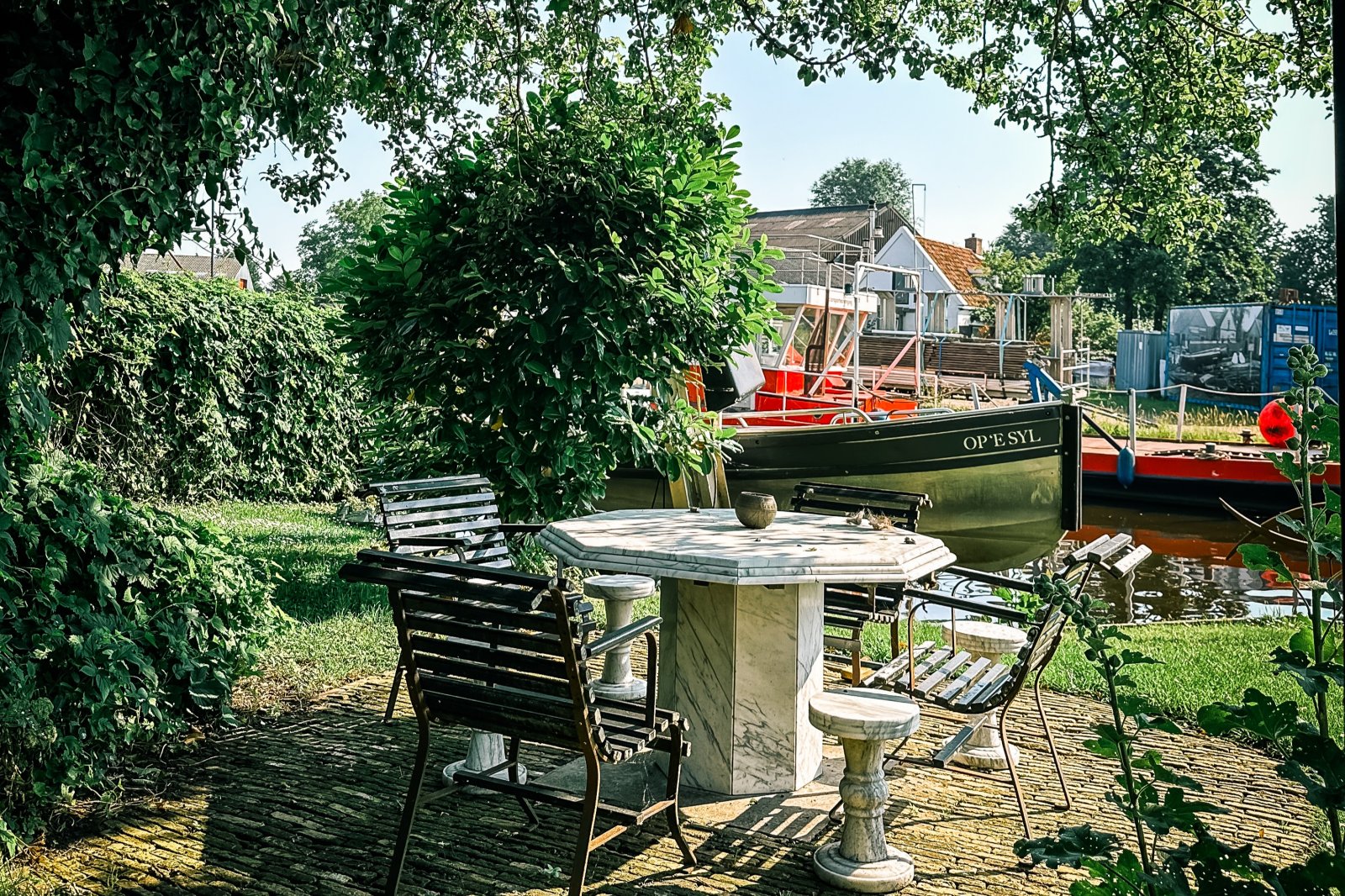 historische-vakantieboerderij-voor-6-personen-aan-het-water-in-terherne