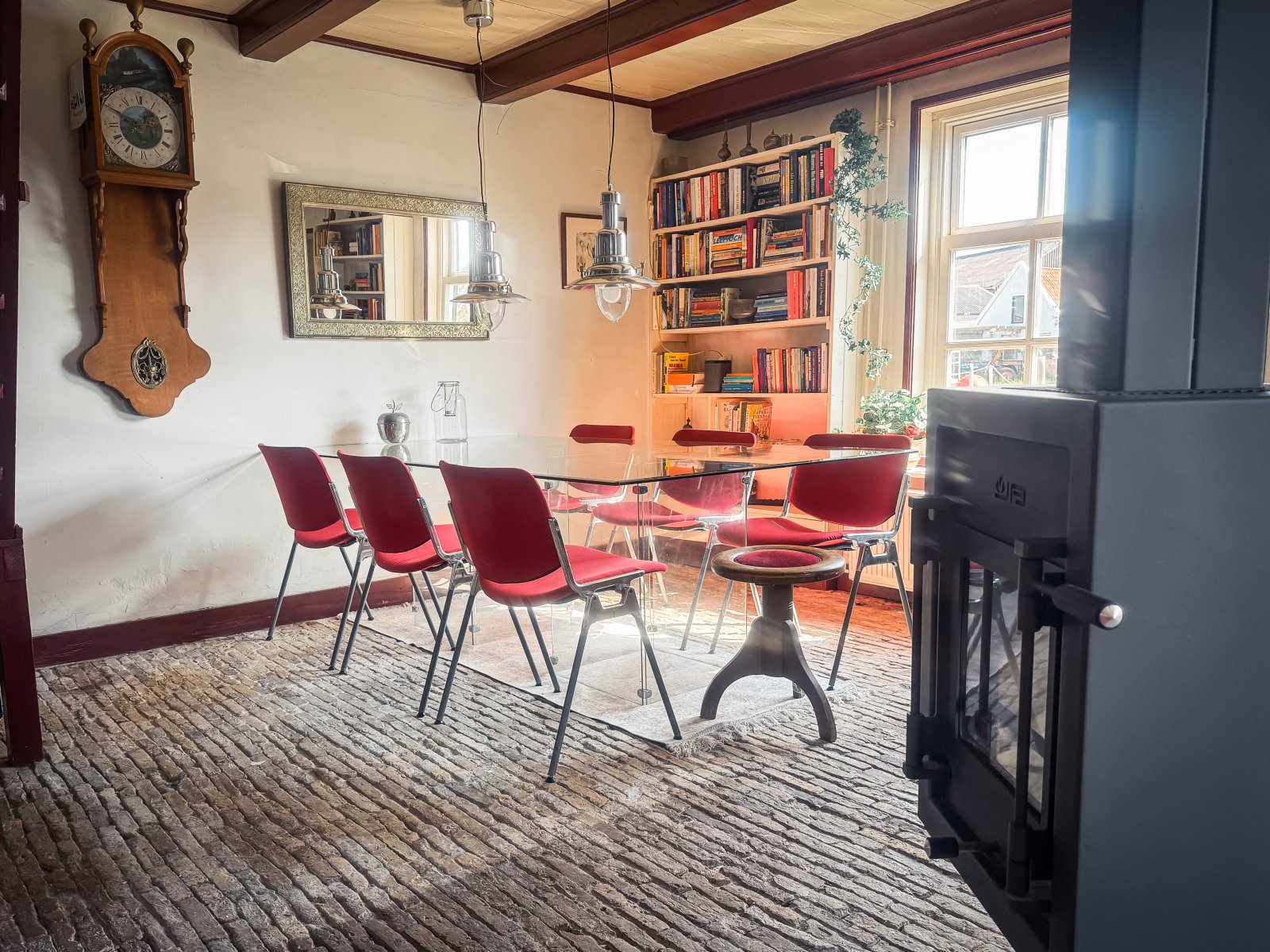 historische-vakantieboerderij-voor-6-personen-aan-het-water-in-terherne