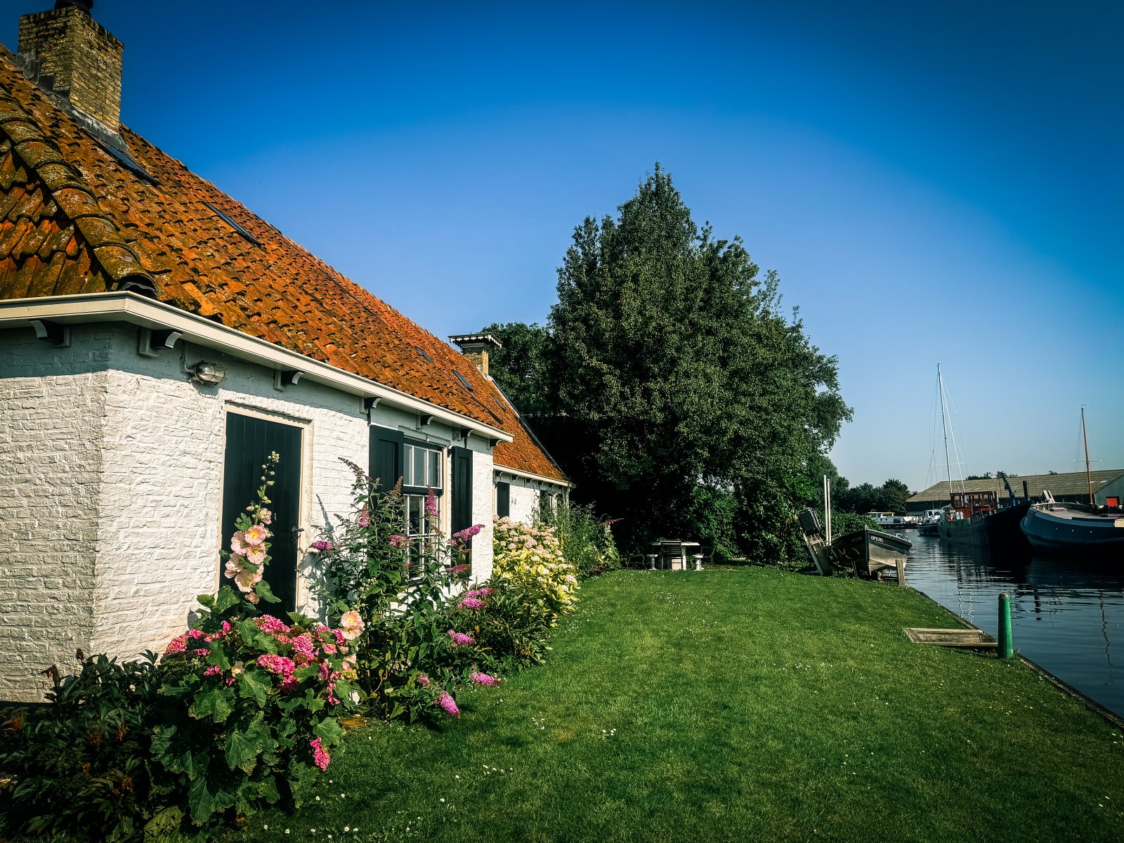 historische-vakantieboerderij-voor-6-personen-aan-het-water-in-terherne