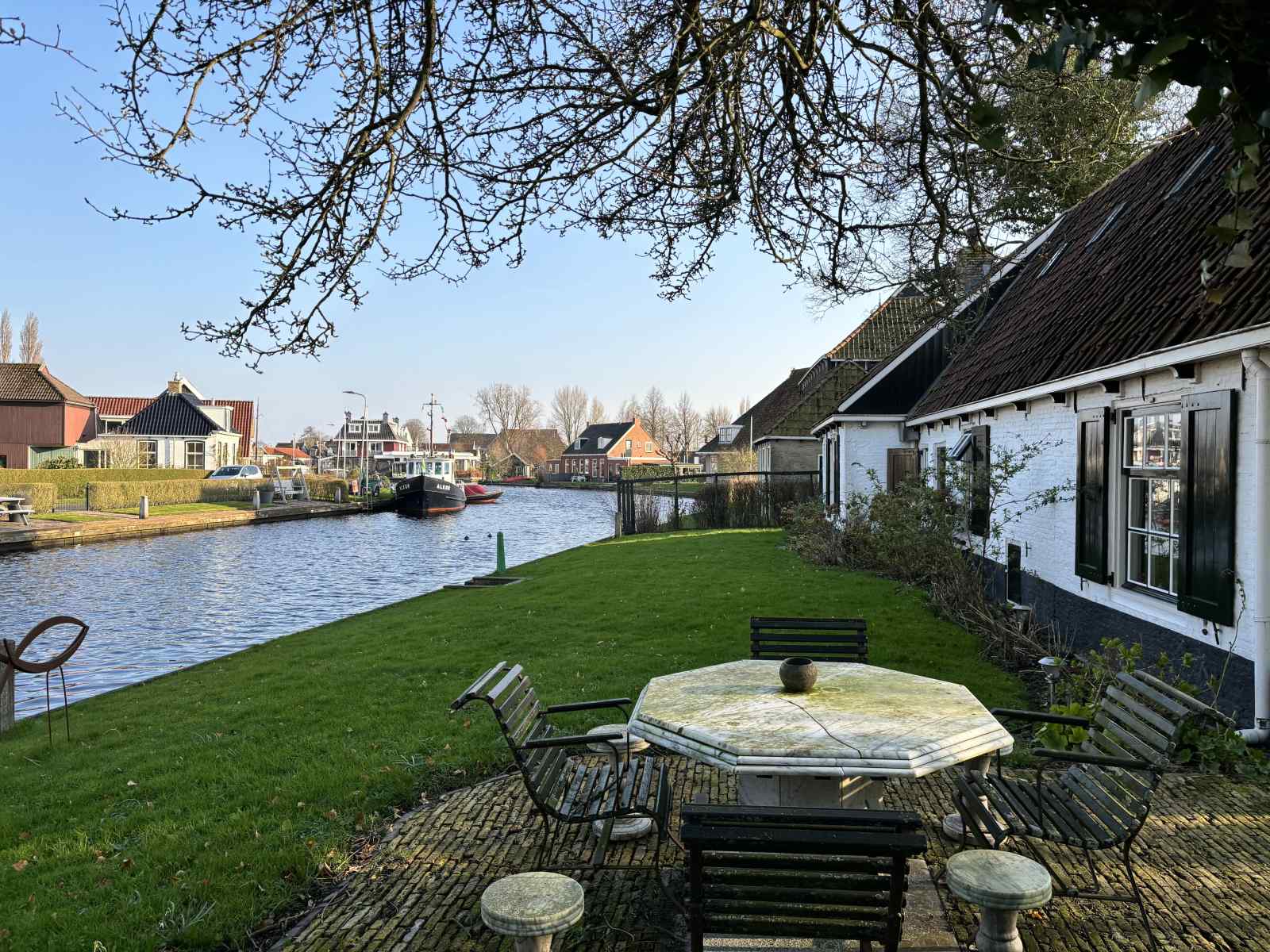 historische-vakantieboerderij-voor-6-personen-aan-het-water-in-terherne