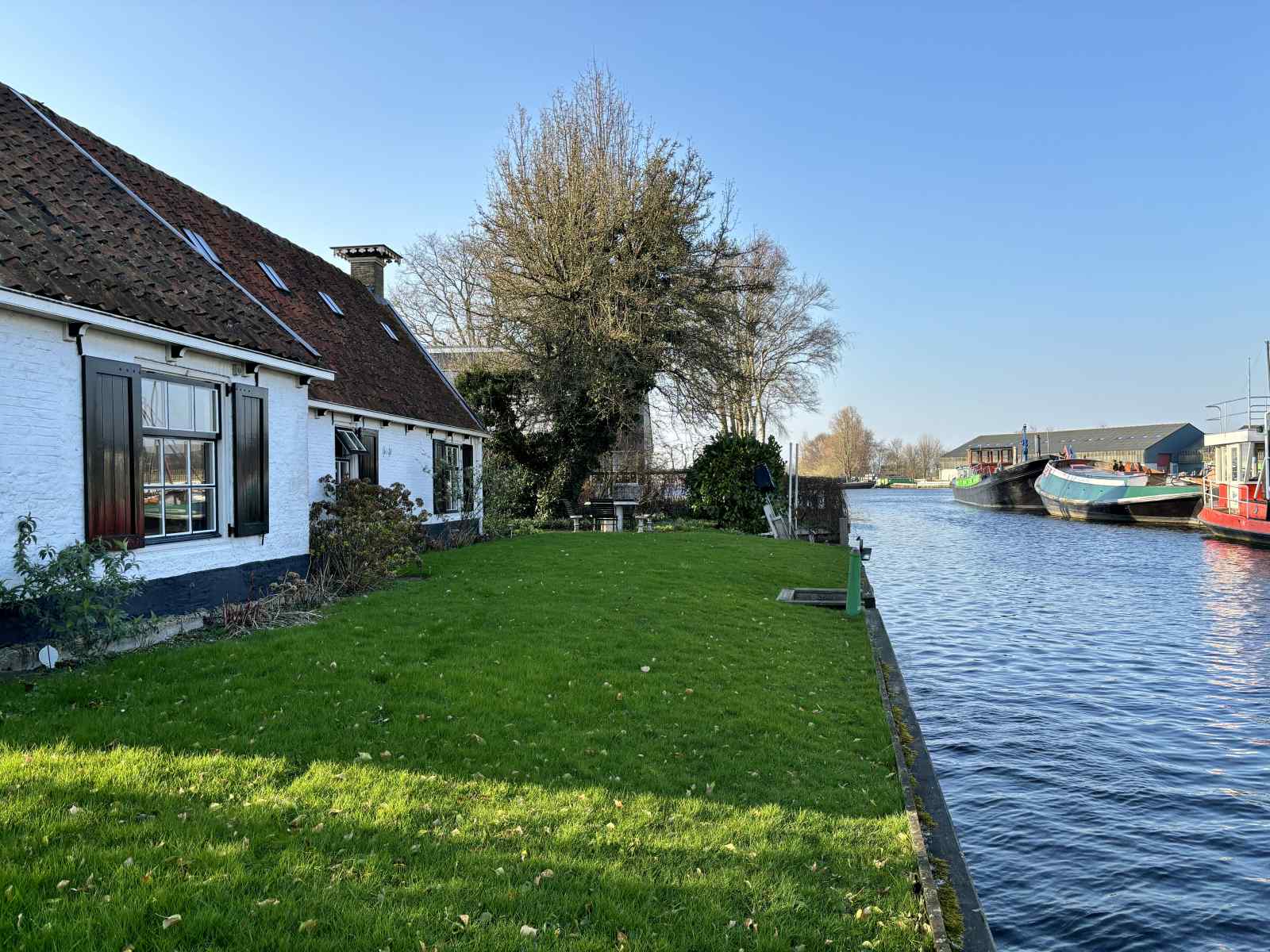 historische-vakantieboerderij-voor-6-personen-aan-het-water-in-terherne