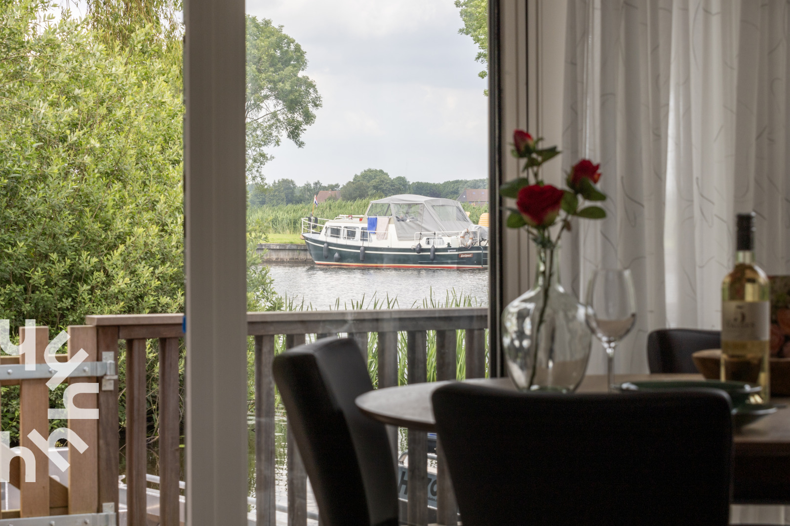 vakantiehuis-voor-4-pers-inclusief-boot-aan-de-rivier-de-tjonger-in-bantega-friesland