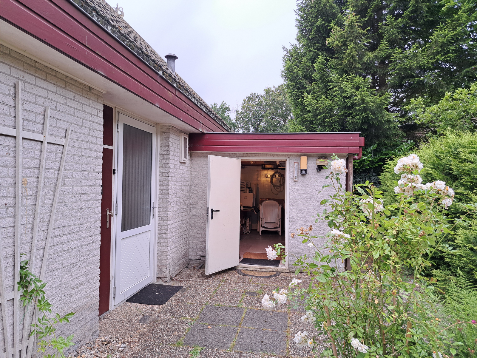 comfortabele-4-persoons-bungalow-met-ruime-tuin-in-boijl-friesland