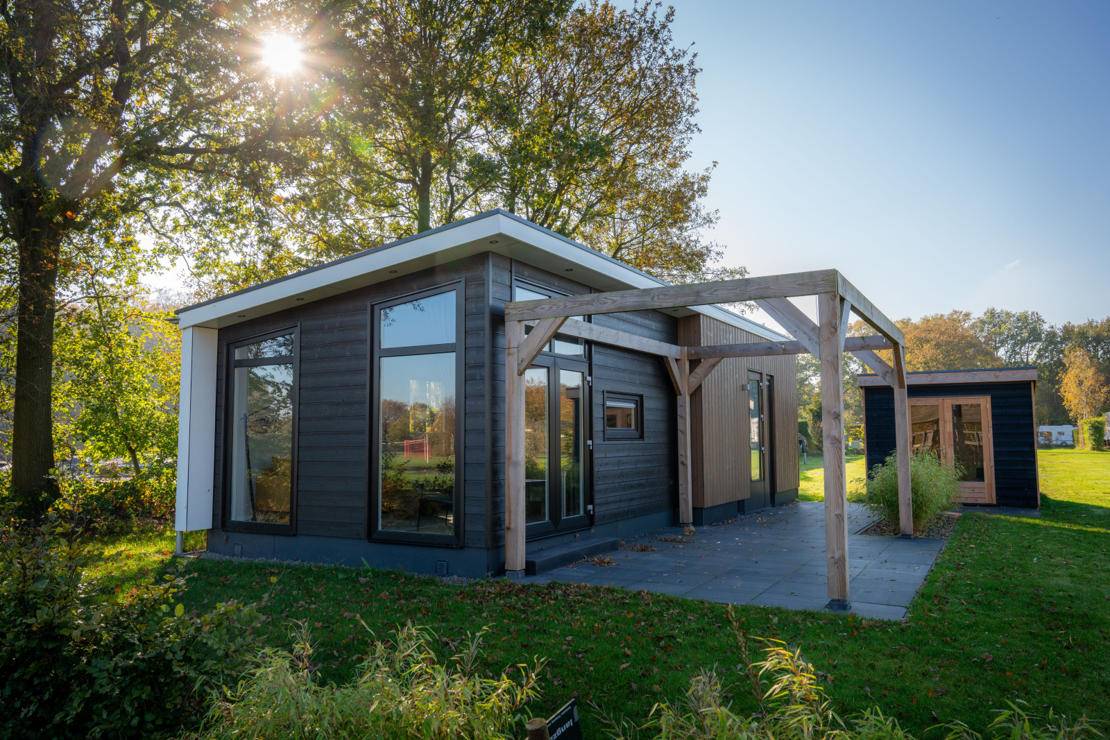 Modern chalet voor 4 personen, gelegen te midden van wa