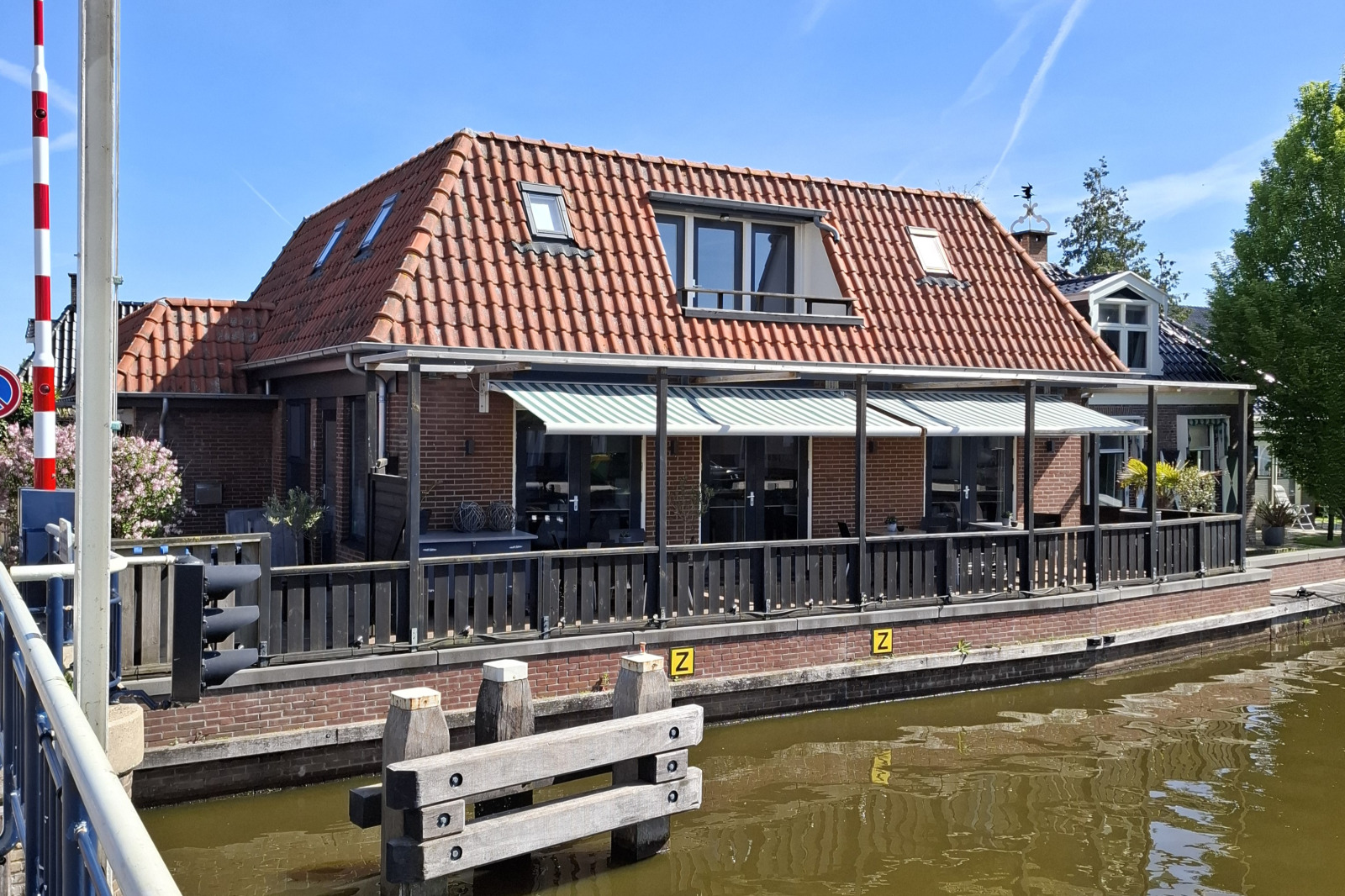 Sfeervol en ruim ingericht 10 persoons vakantiehuis aan