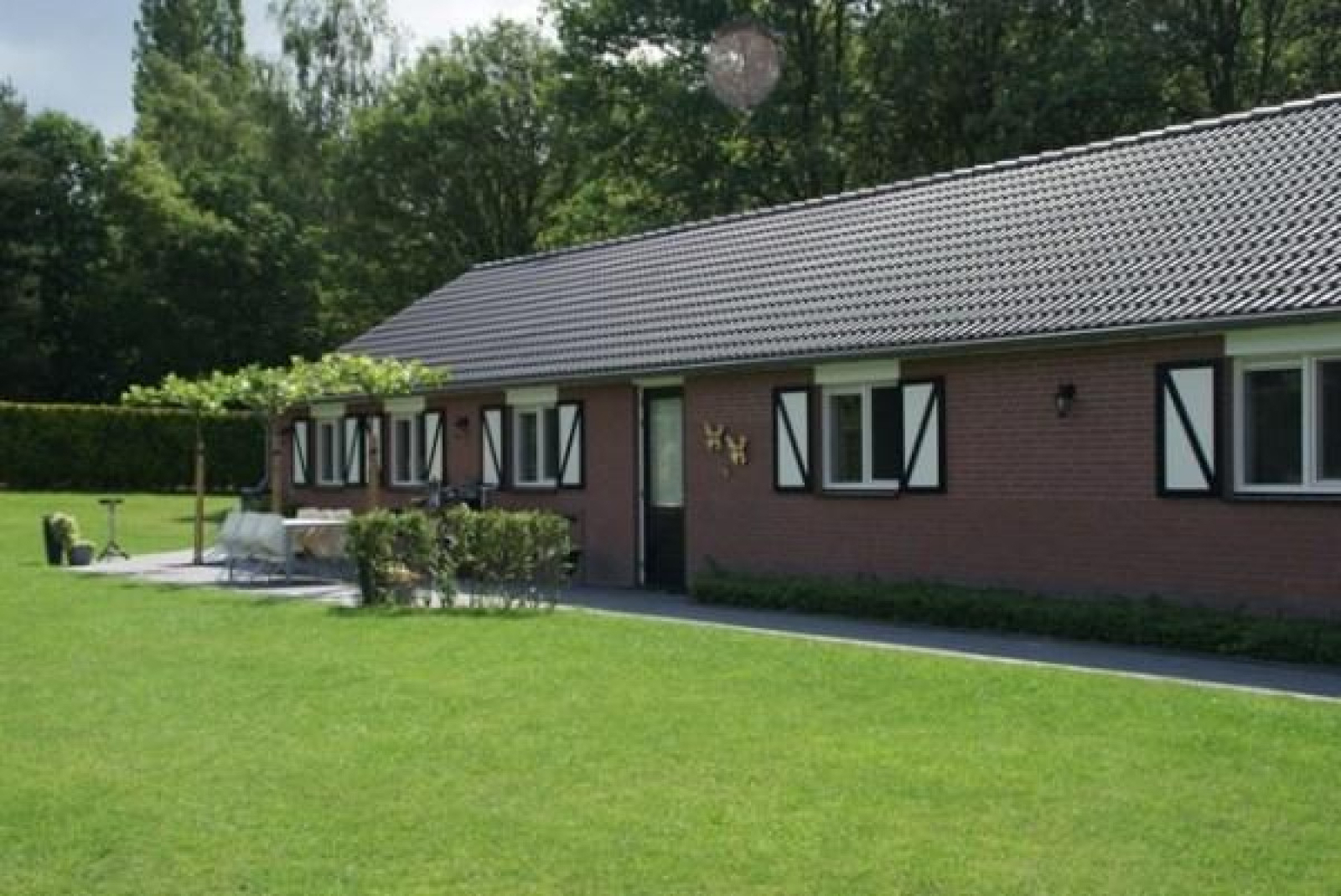 prachtige-14-tot-16-personen-groepsaccommodatie-in-arcen-limburg