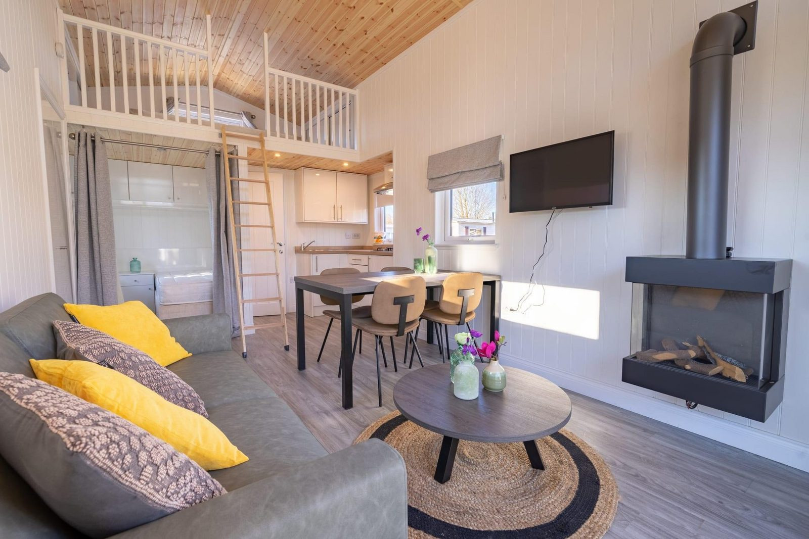 prachtig-4-persoons-tiny-house-op-vakantiepark-limburg-in-susteren