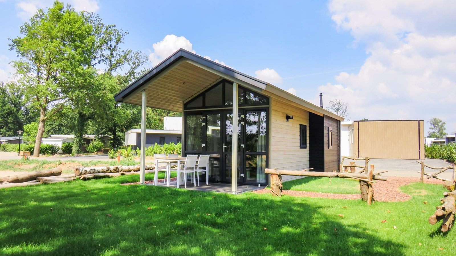 Prachtig 4 persoons Tiny House op vakantiepark Limburg 