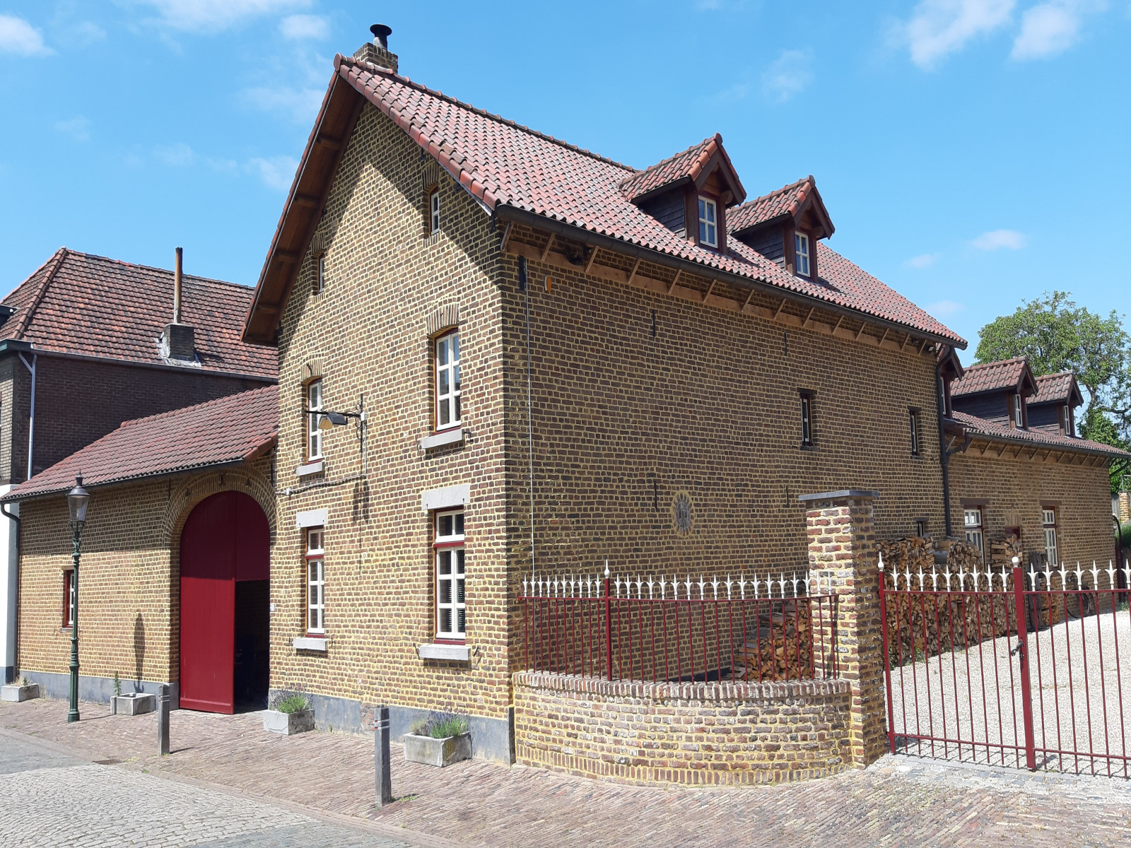 Prachtig 10 persoons vakantieboerderij in Elsloo Zuid L