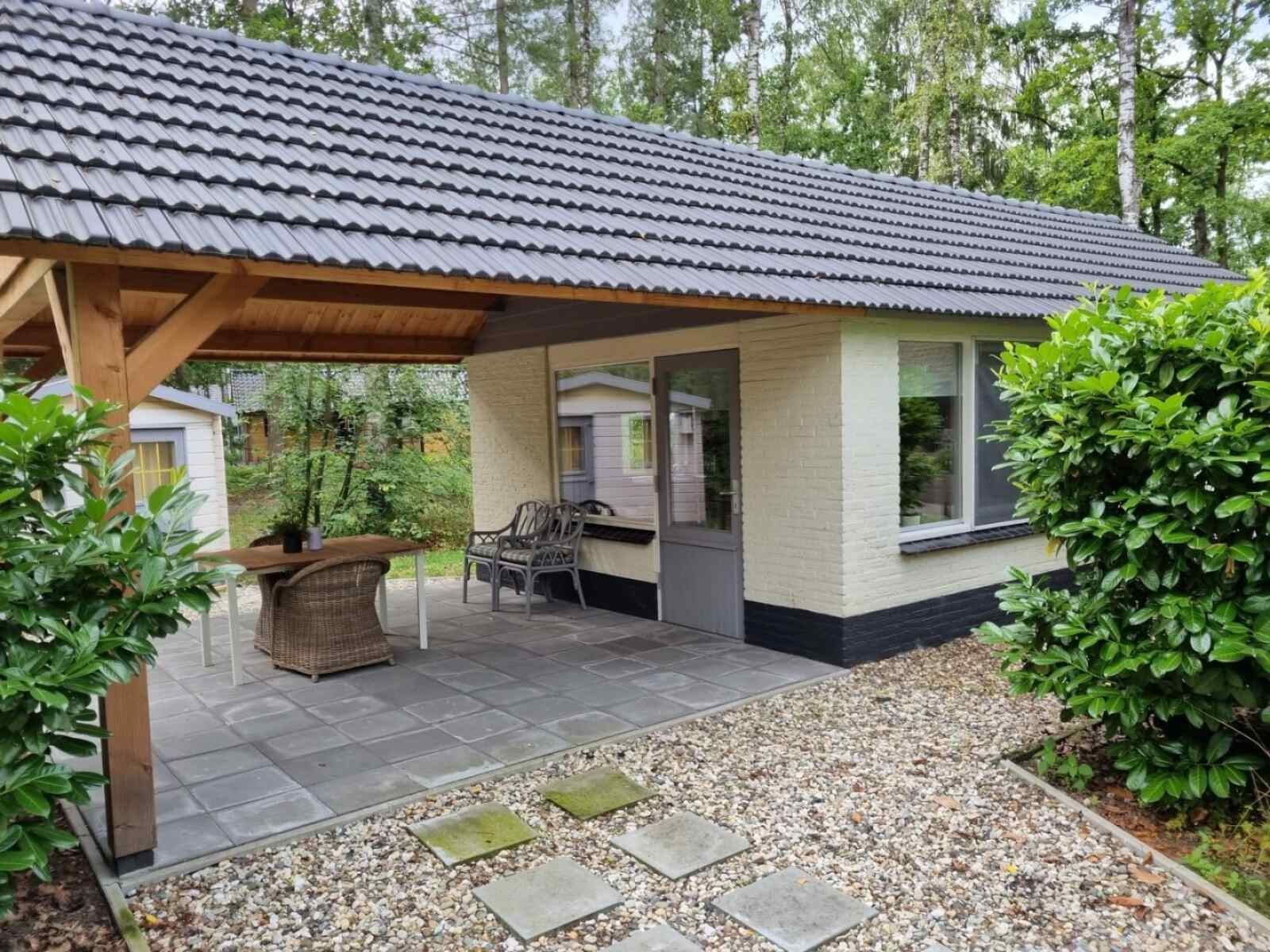 Luxe 2 persoons vakantiehuis met veranda in Limburg aan