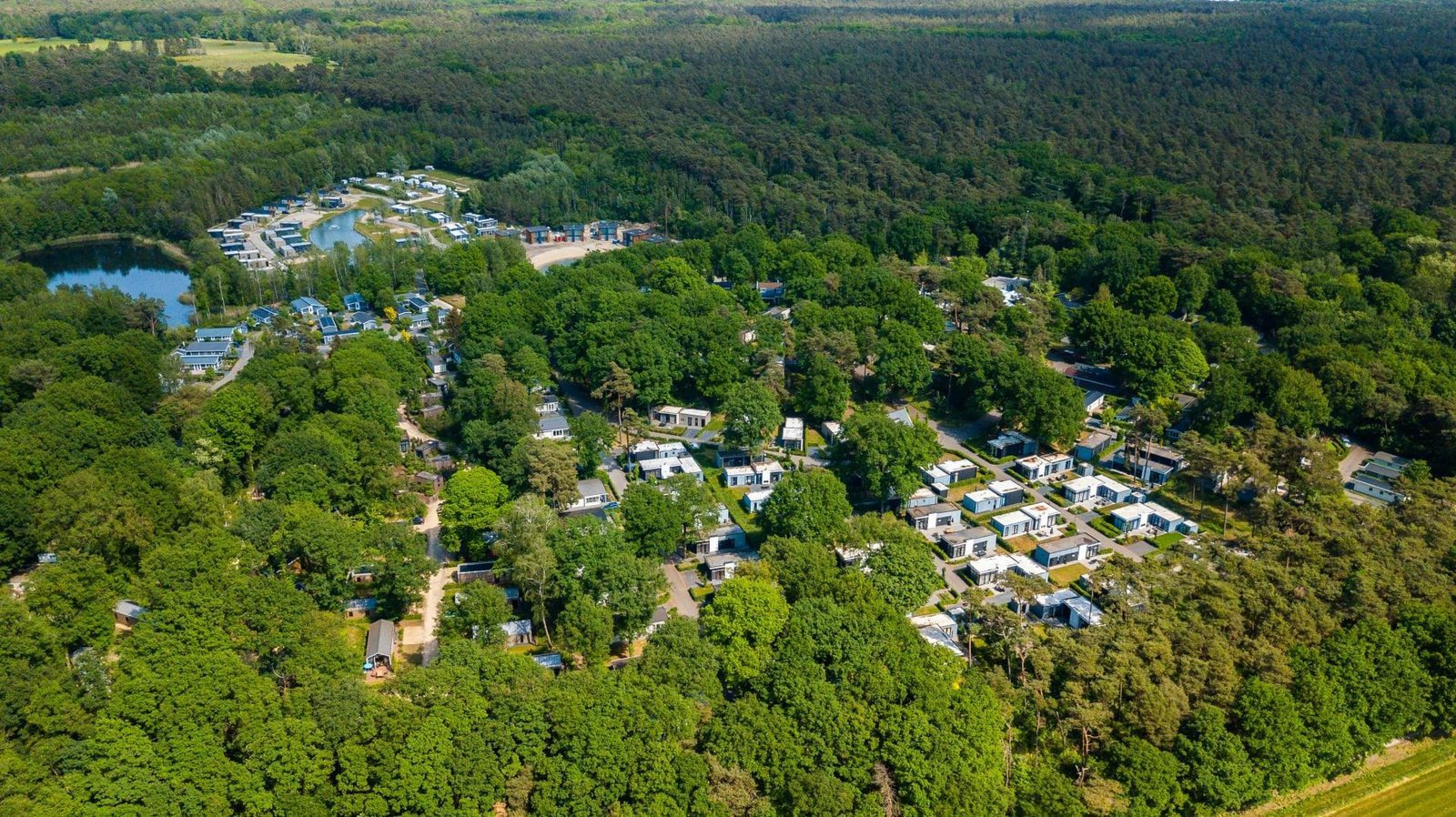 6-persoons-blokhut-met-sauna-met-natuurmeer-en-zandstrand-nabij-venlo