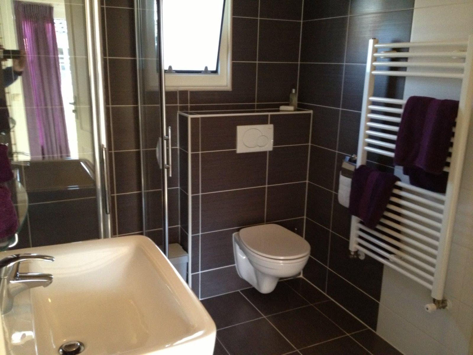 4-persoons-blokhut-met-sauna-met-natuurmeer-en-zandstrand-nabij-venlo