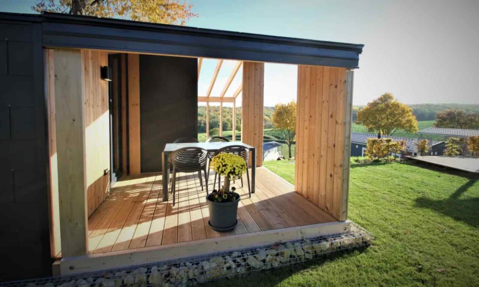 ecologisch-4-persoons-chalet-met-veel-natuurlijk-licht