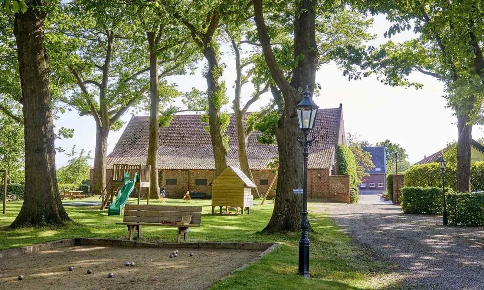 Luxe groepsaccommodatie voor 18 personen in Noord-Limburg