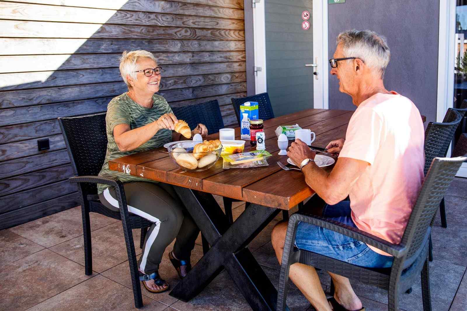 mooi-4-tot-6-persoons-vakantiehuis-met-sfeerhaard-en-tuinhuis-nabij-valkenburg