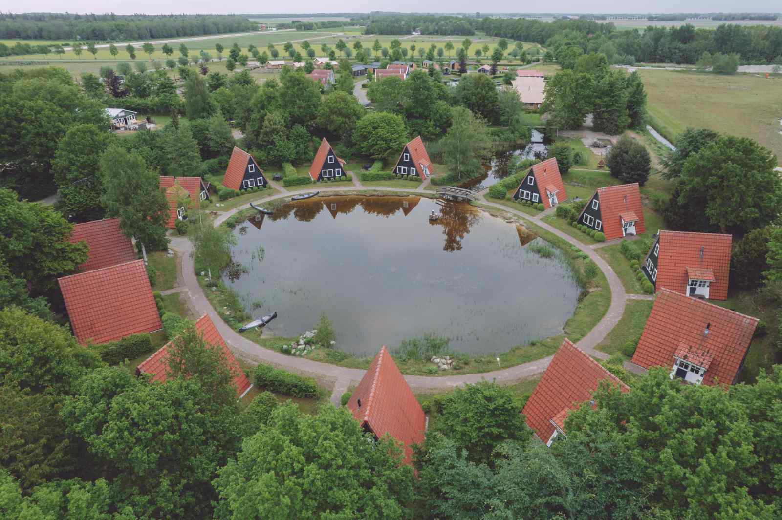 6-persoons-vissershuisje-rond-het-water