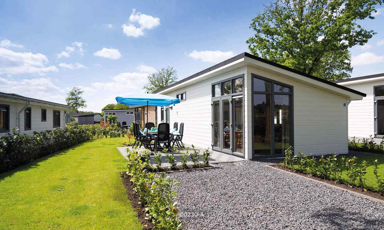 Modern 6 persoons chalet op een familiepark met een bui