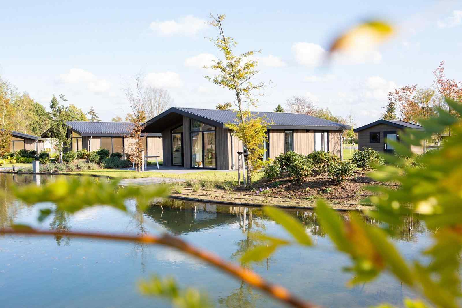 luxe-lodge-aan-het-water-voor-6-personen-op-vakantiepark-molenvelden-in-veldhoven