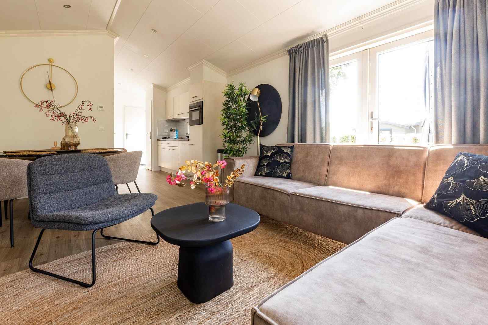 lodge-voor-4-personen-op-vakantiepark-molenvelden-in-veldhoven