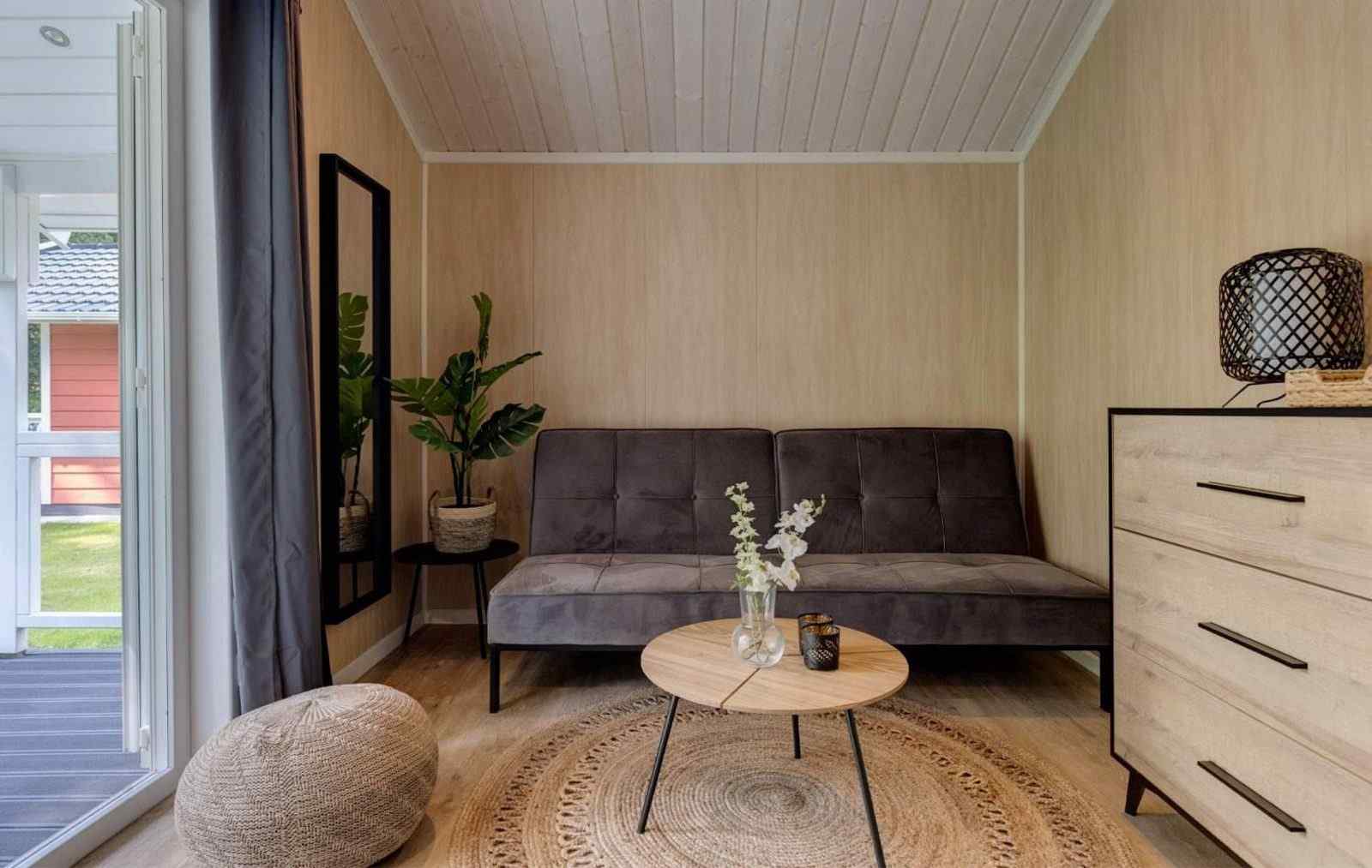 luxe-2-persoons-tiny-house-gelegen-op-een-vakantiepark-in-een-prachtige-bosrijke-omgeving