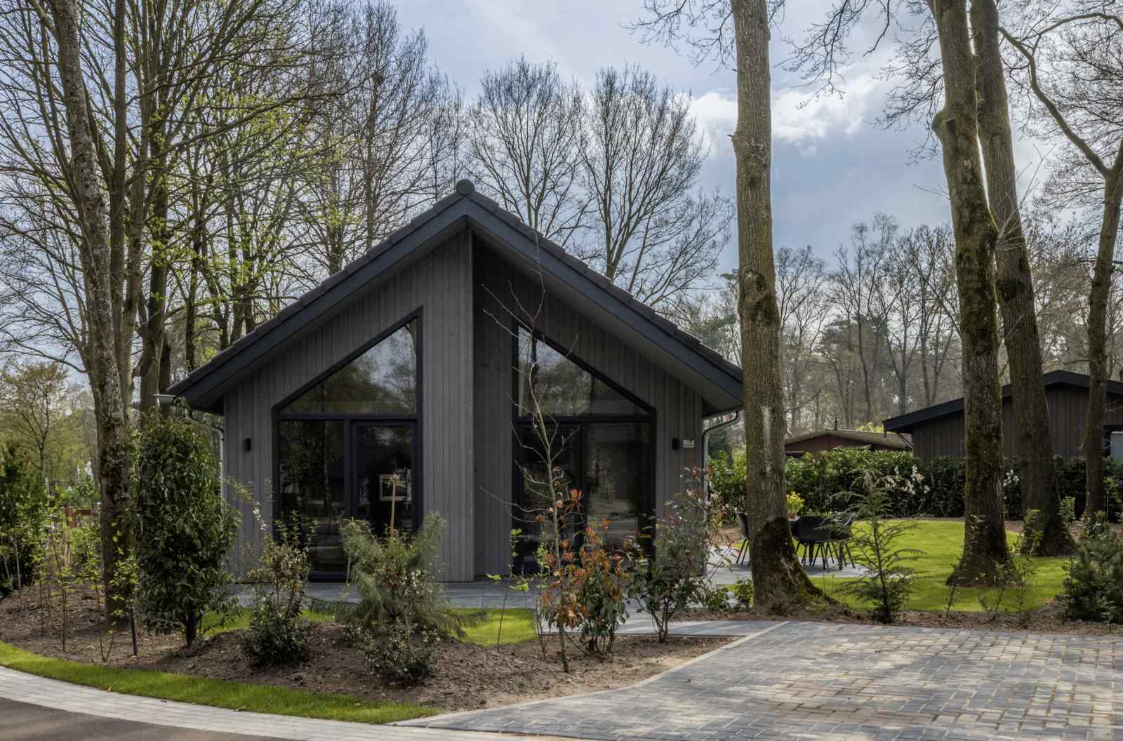 Moderne 6 persoons ecovilla op een vakantiepark in de b