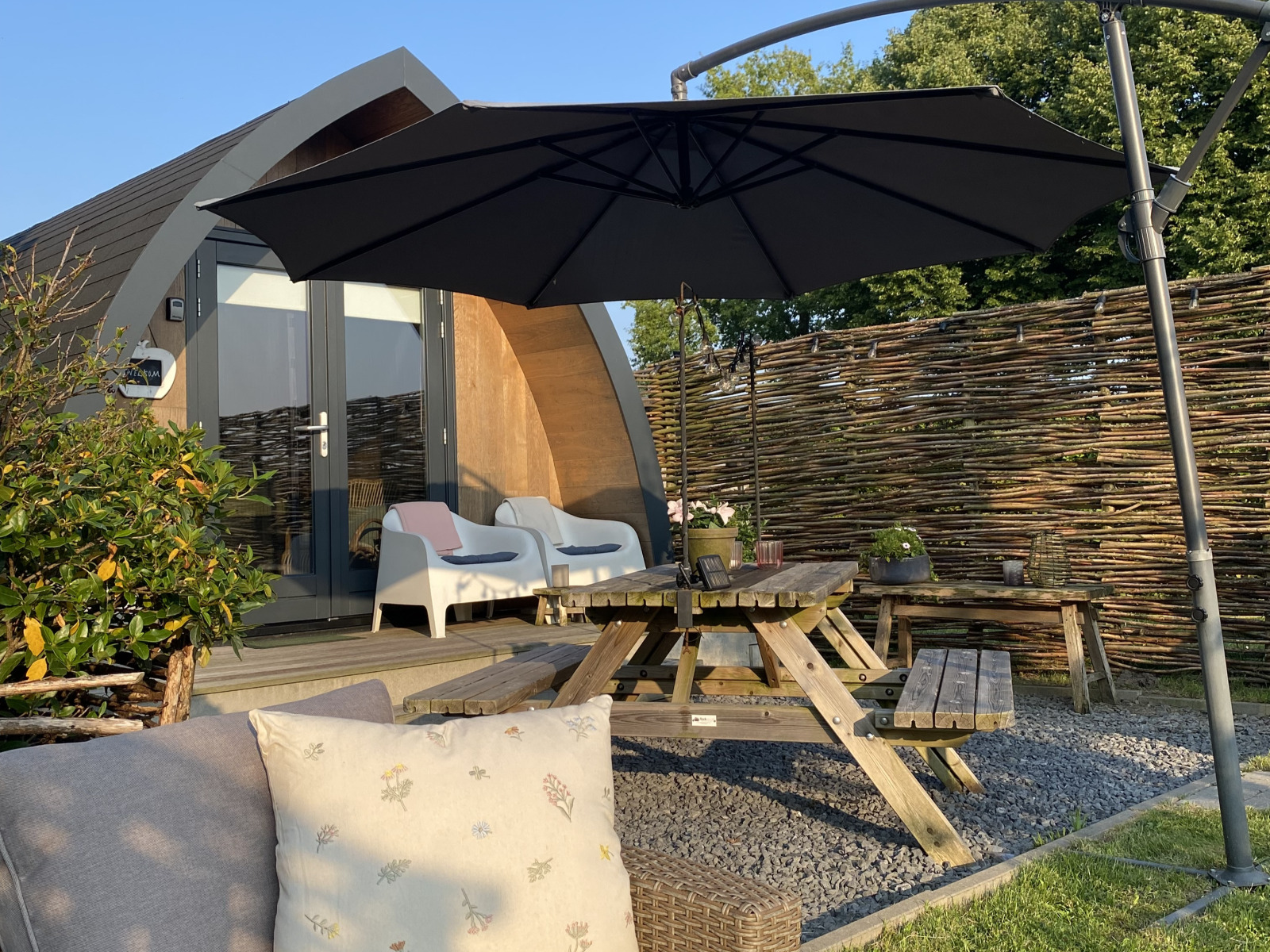 Modern 2-persoons tiny house met hottub in Uitwijk, nabij Gorinchem