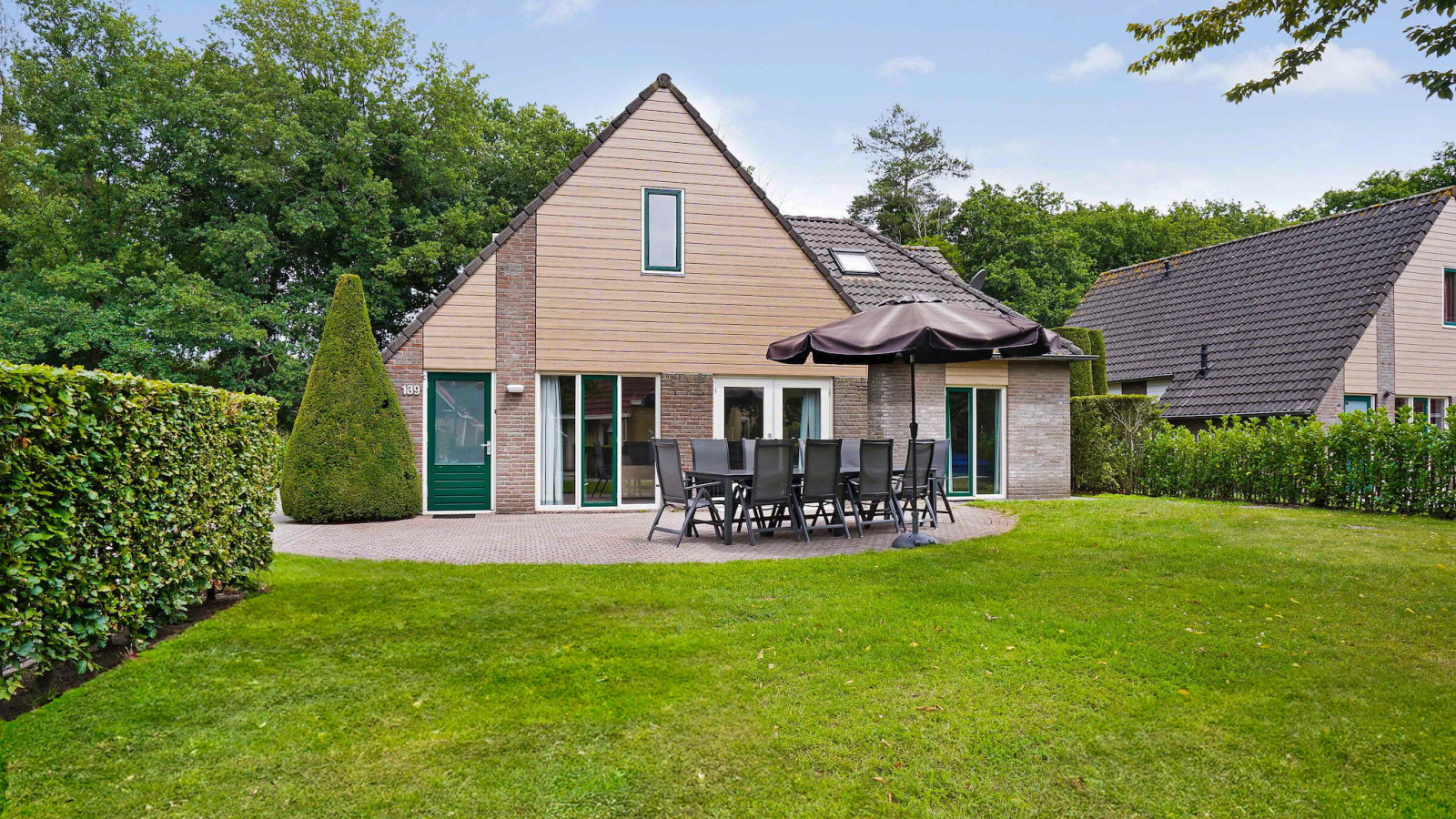 Ruime10-persoons bungalow met een sauna midden in de natuur in Driessen-Baarschot — groepsaccommodatie in Noord-Brabant