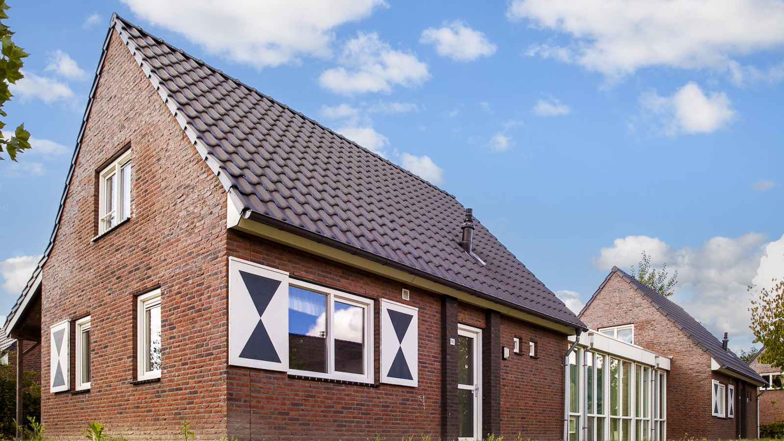 Ruime bungalow voor 14 personen met sauna en open haard op een rustig park in West-Brabant — groepsaccommodatie in Noord-Brabant